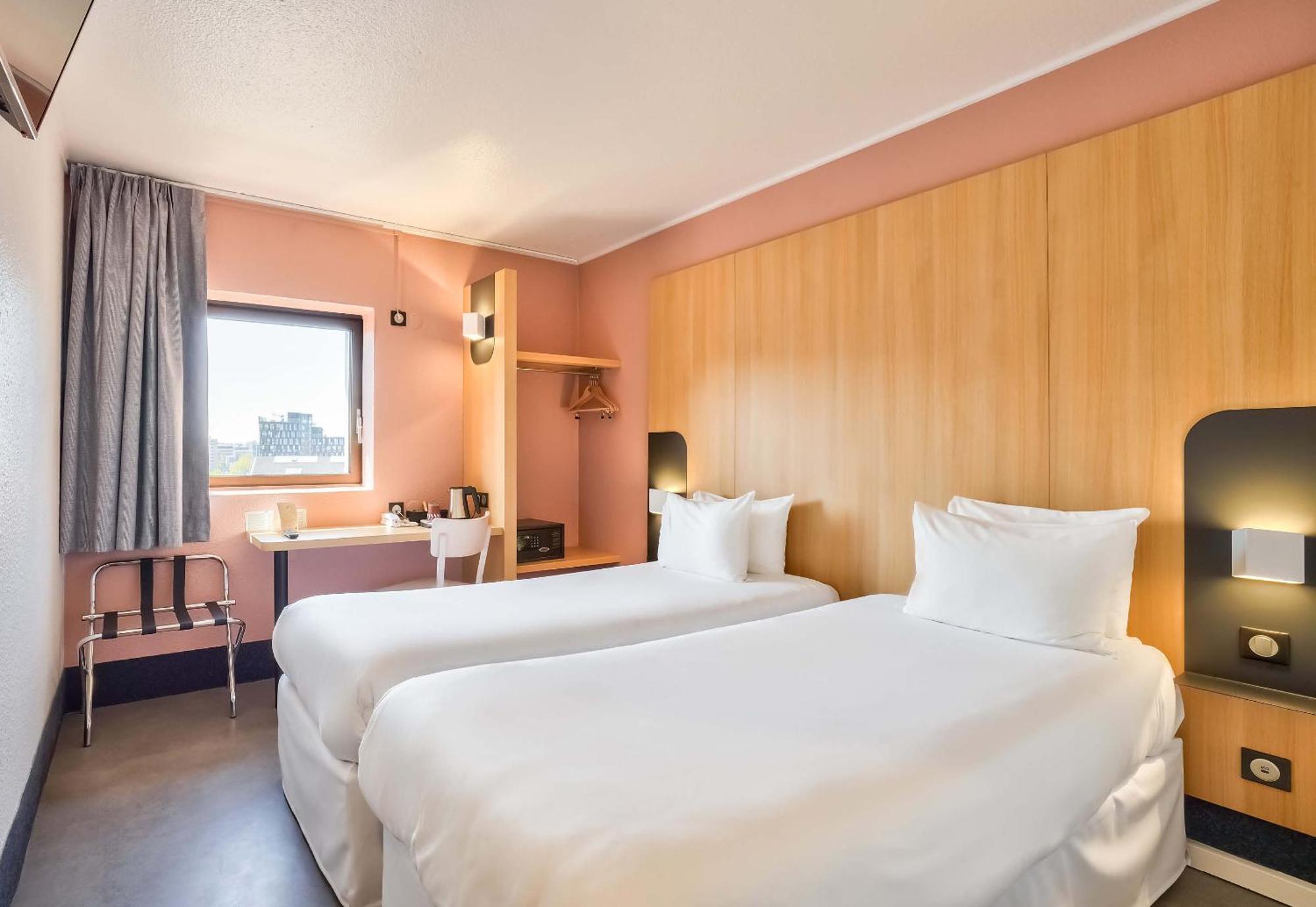 Hotel 17 Batignolles Paris