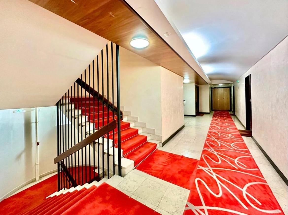 The Atrium: Luxe Parisian Retreat Near Eiffel Tower * Paris