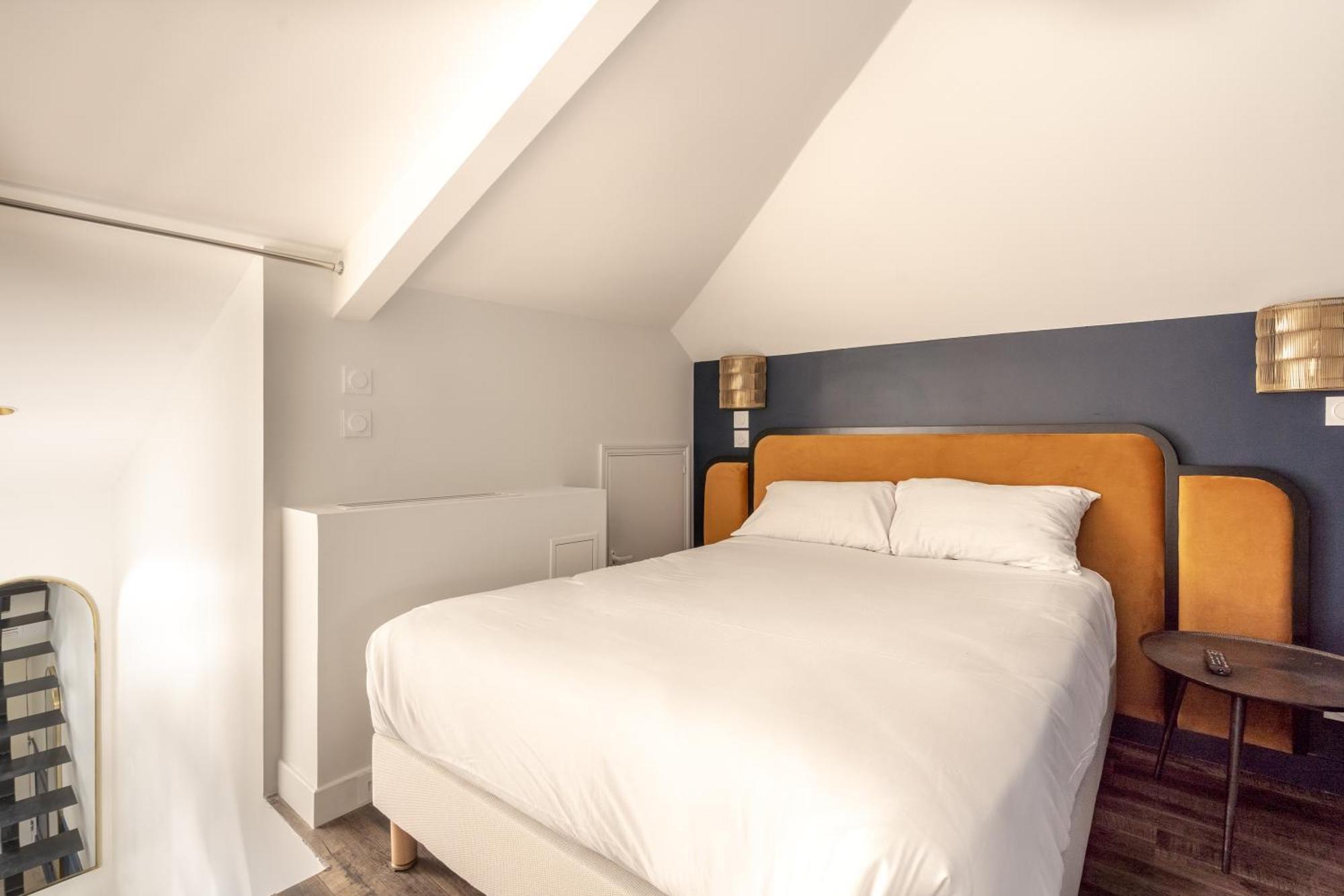 District Nation Hotel 2*