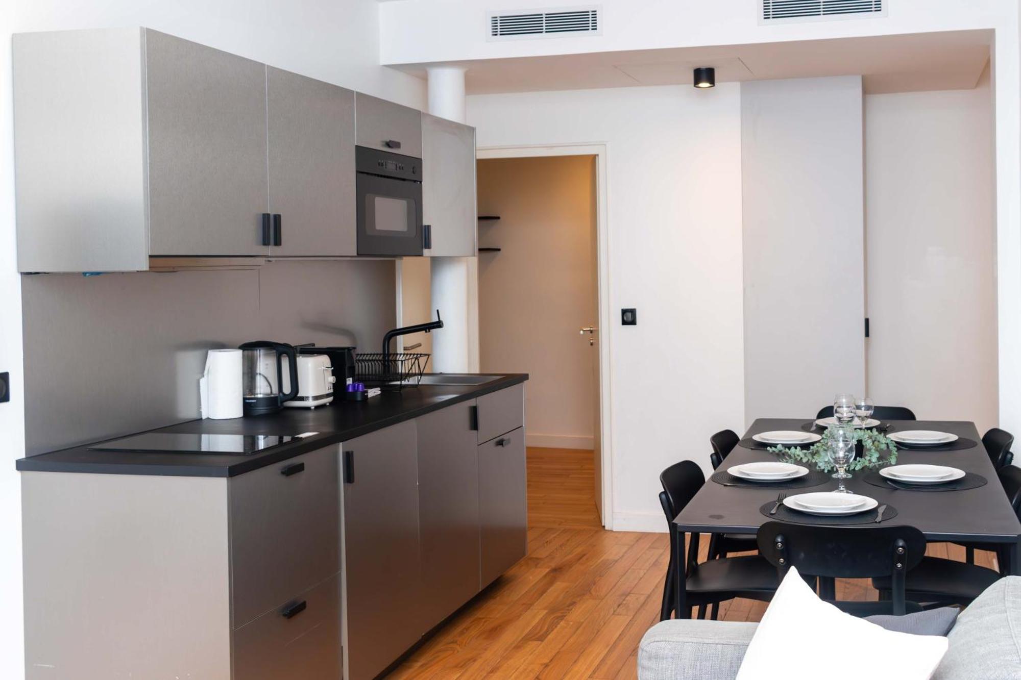 Apartment Center Of By Prestige Paris