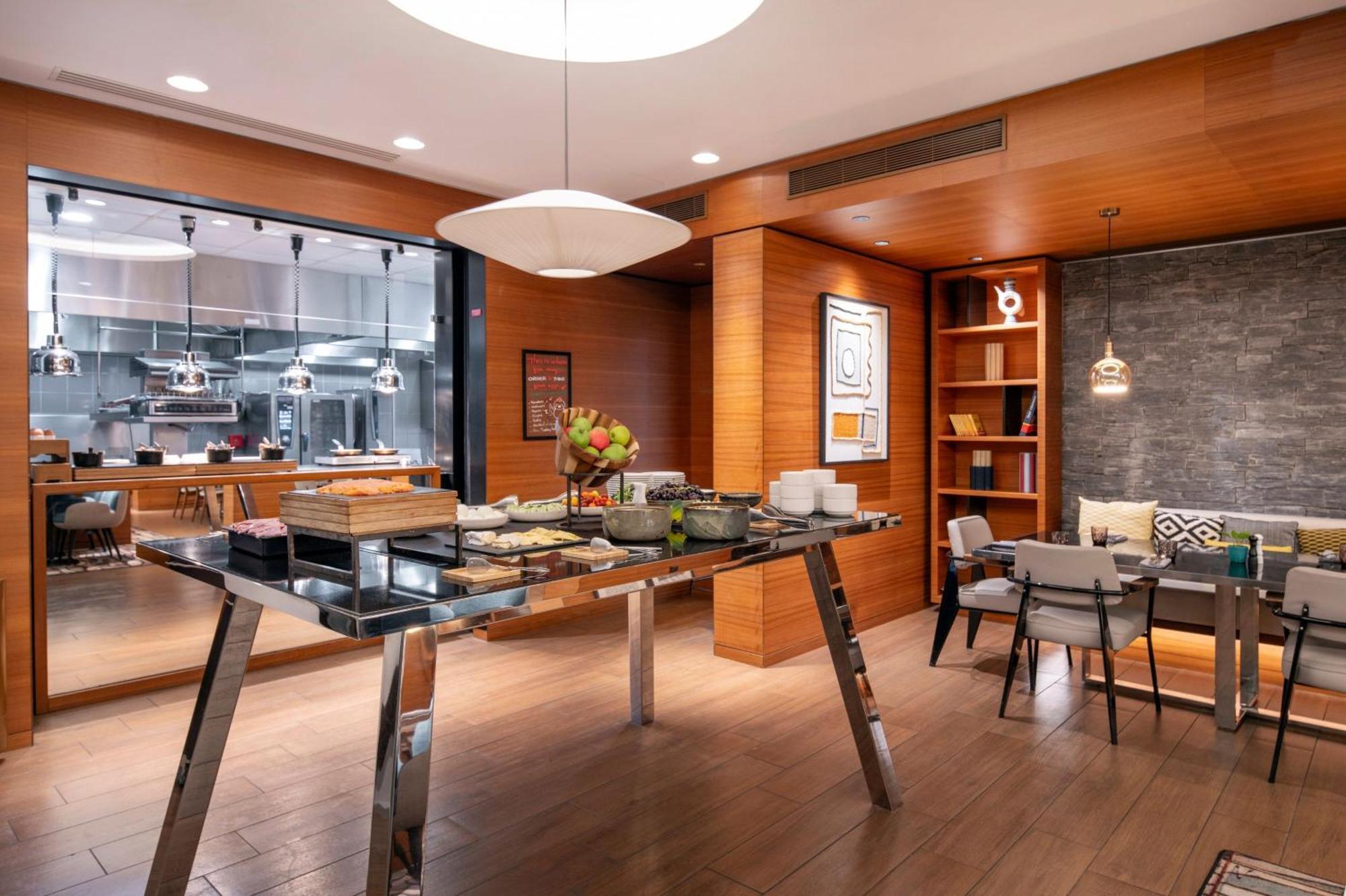Hotel Renaissance Republique & 5*