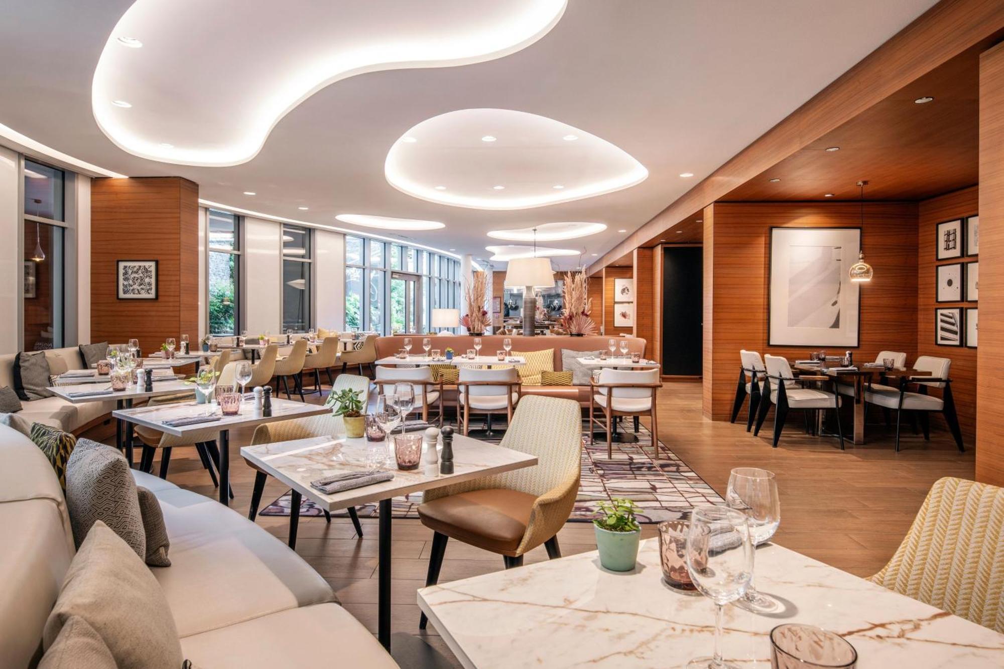 Hotel Renaissance Republique & 5*