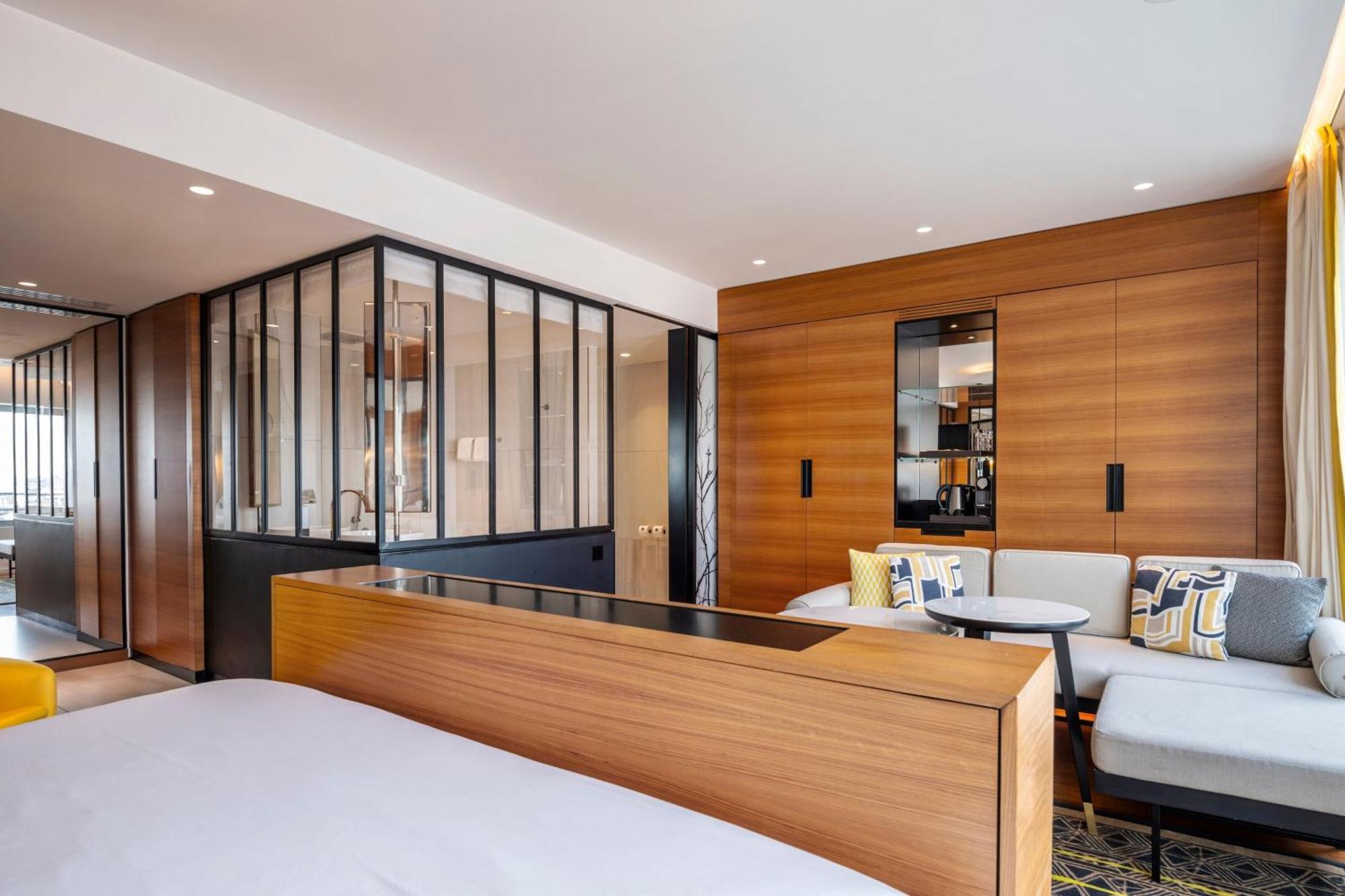 Renaissance Republique & Hotel 5*