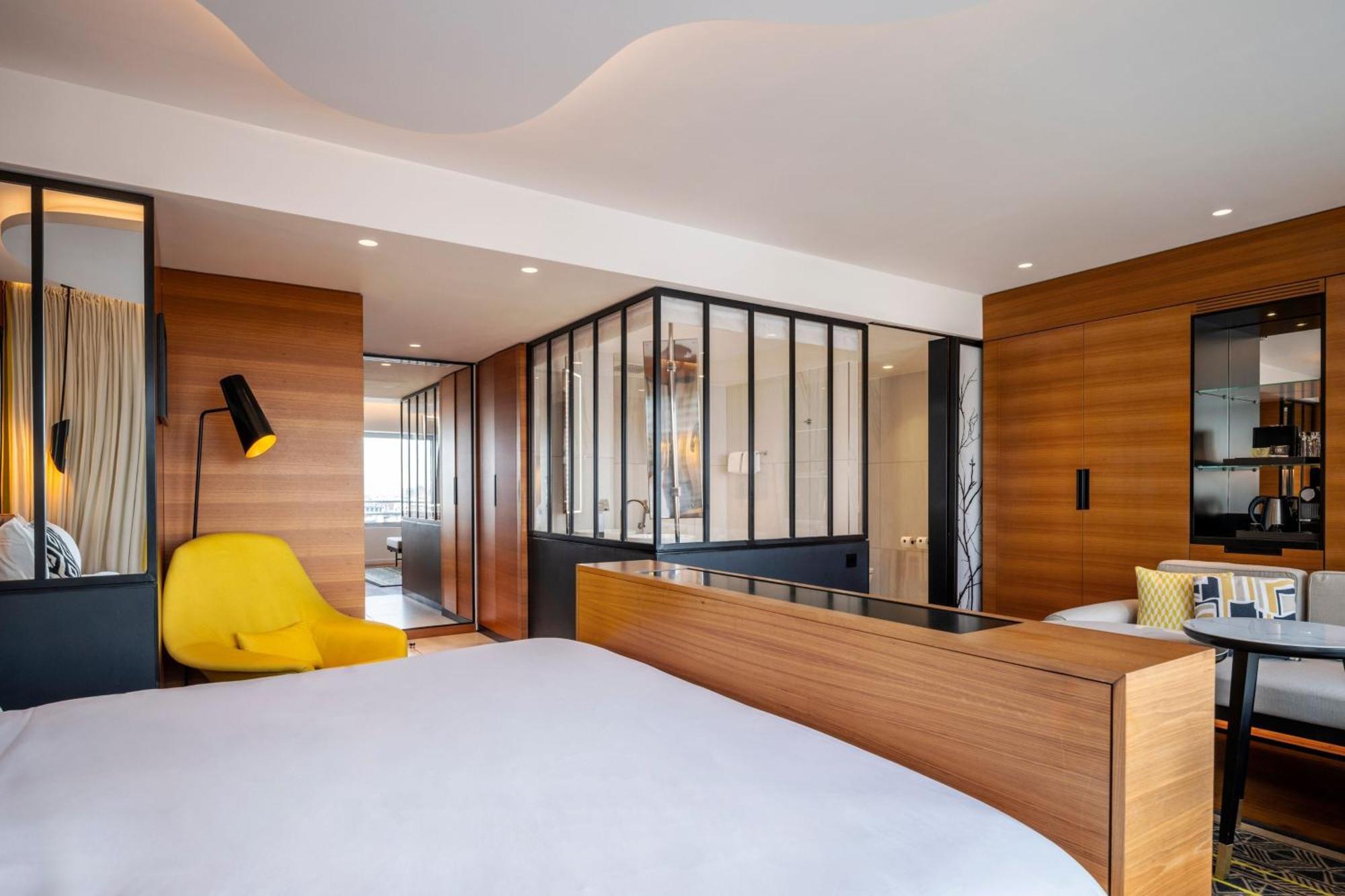 Renaissance Republique & Hotel Paris