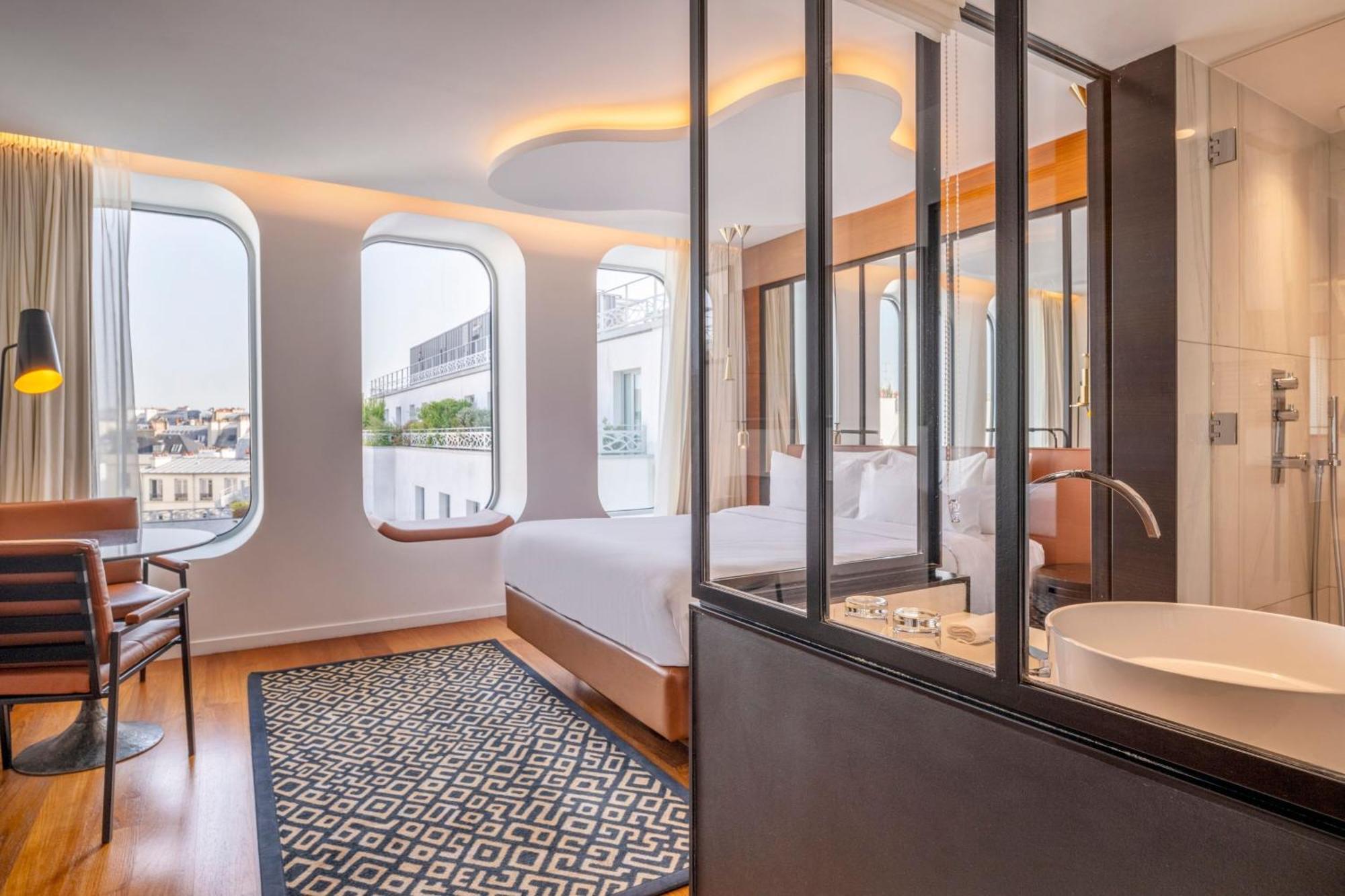 Hotel Renaissance Republique & 5*