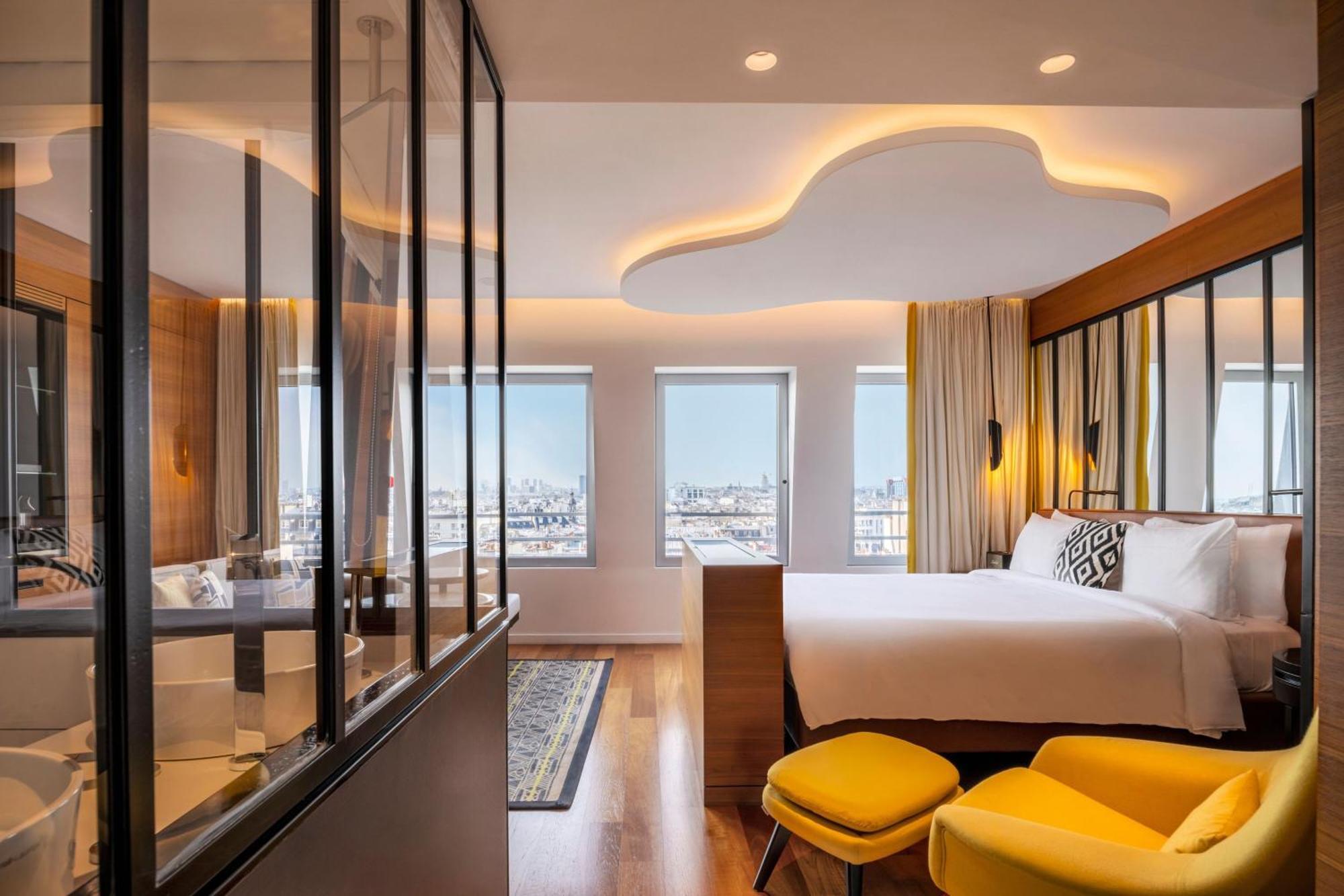 Renaissance Republique & Hotel 5*