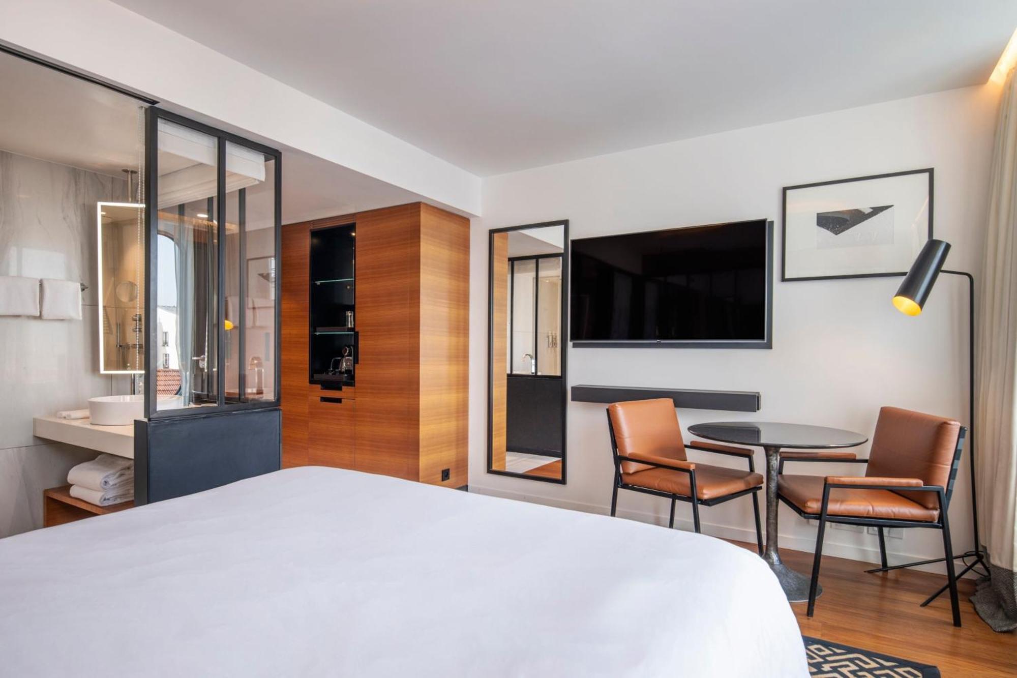 Hotel Renaissance Republique &