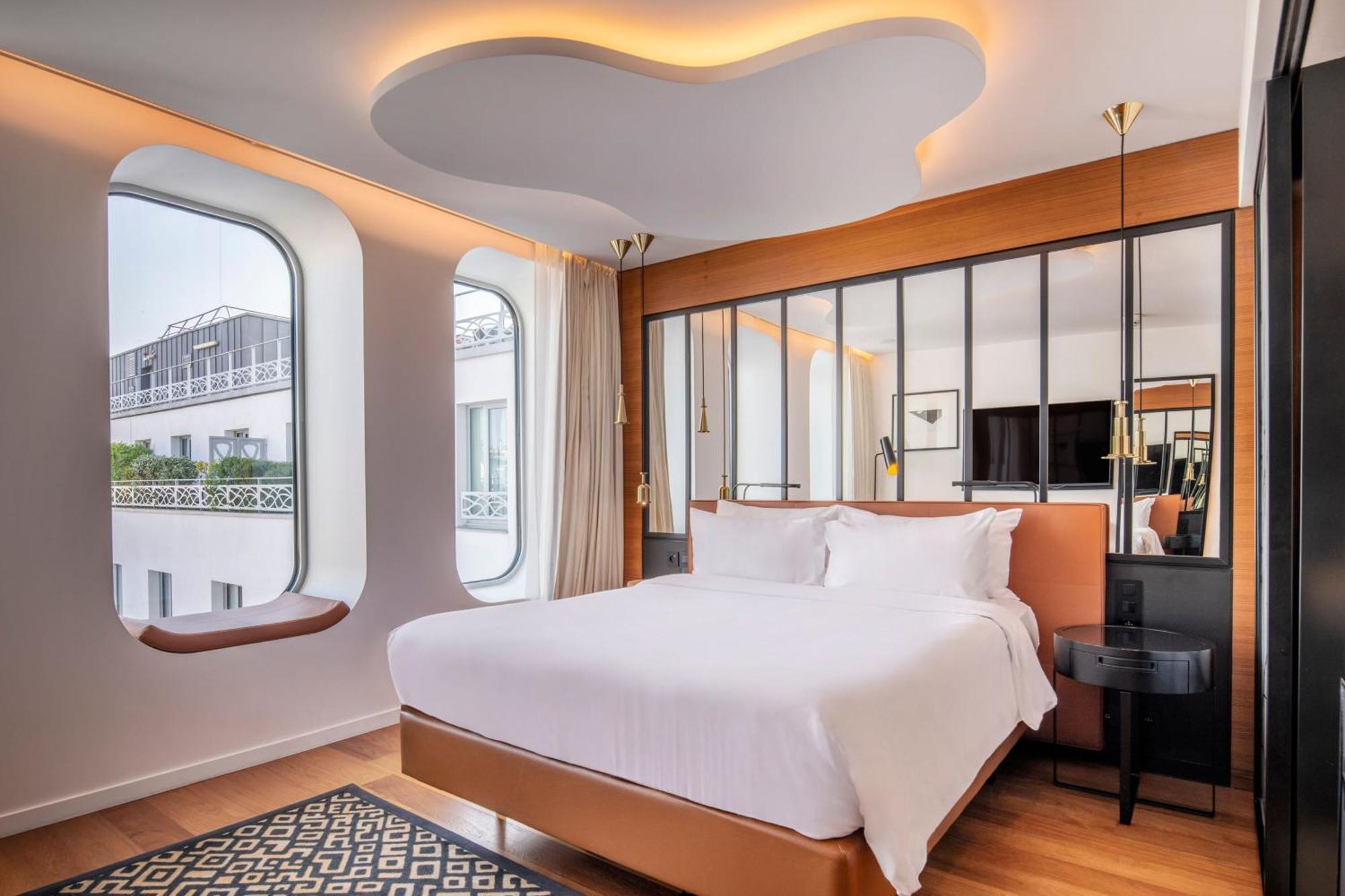 Renaissance Republique & Hotel 5*