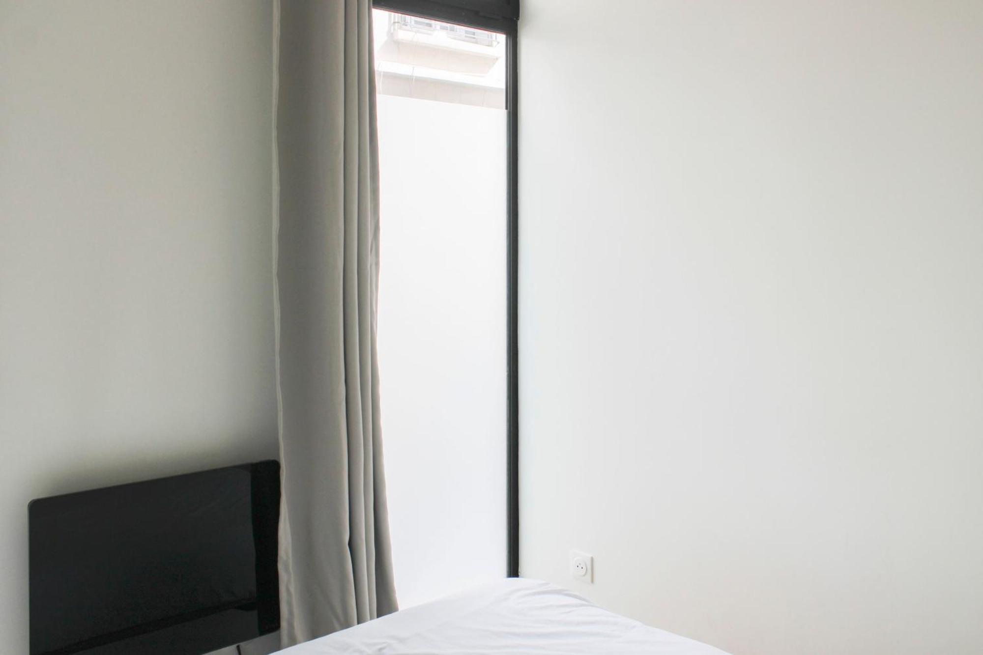 Spacious Appt Close To Place Monge