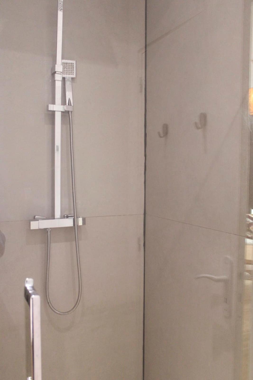 Spacious Appt Close To Place Monge