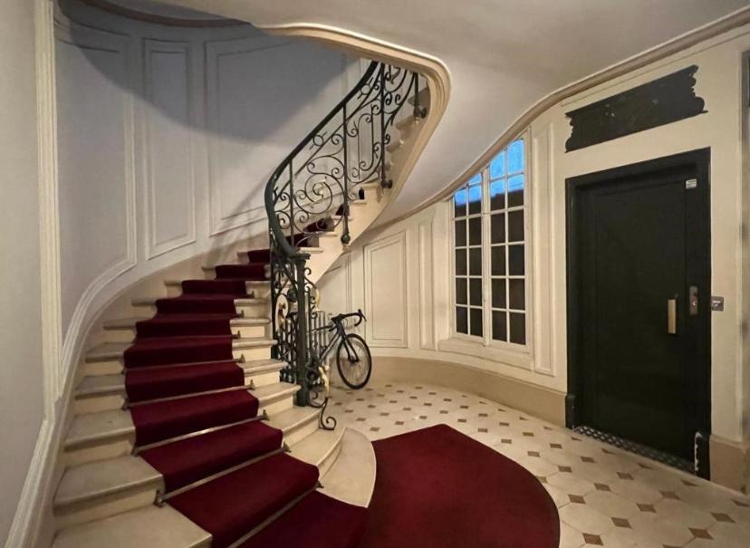4 Bedroom Luxury Eiffel Tower Apartment