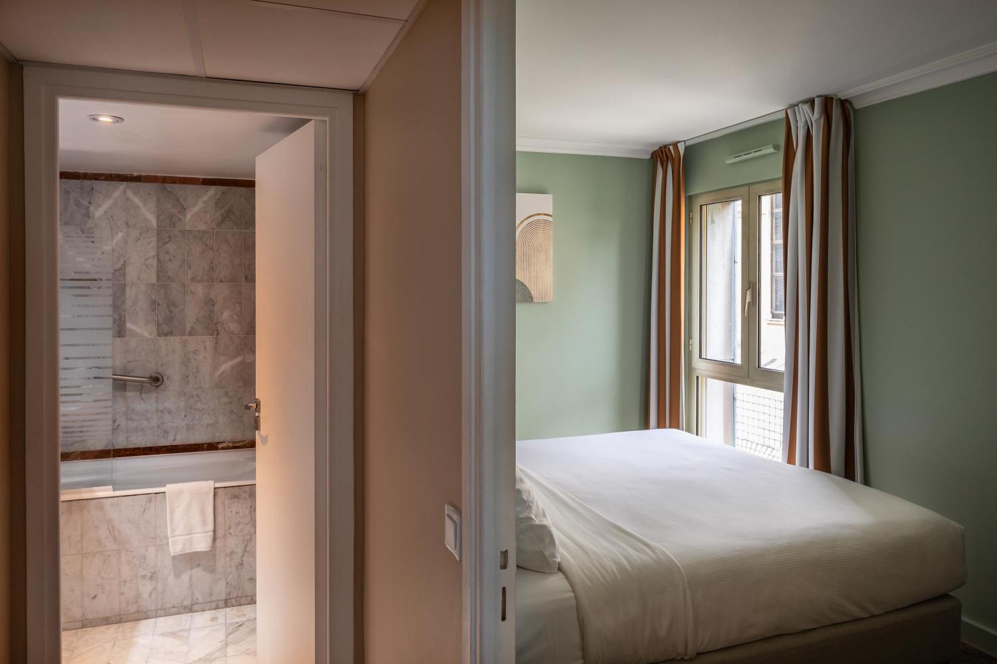 Royal Garden Champs-elysees Hotel