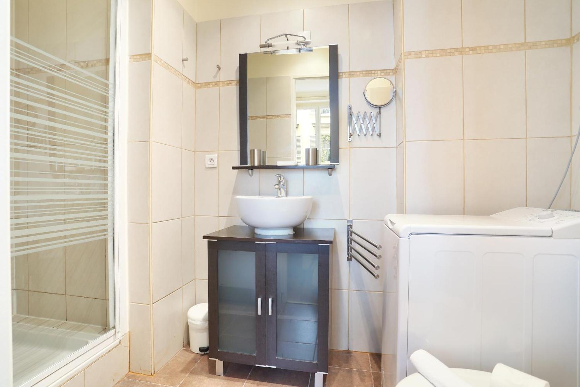 Pick A Flat's In Batignolles - Rue Biot * Paris