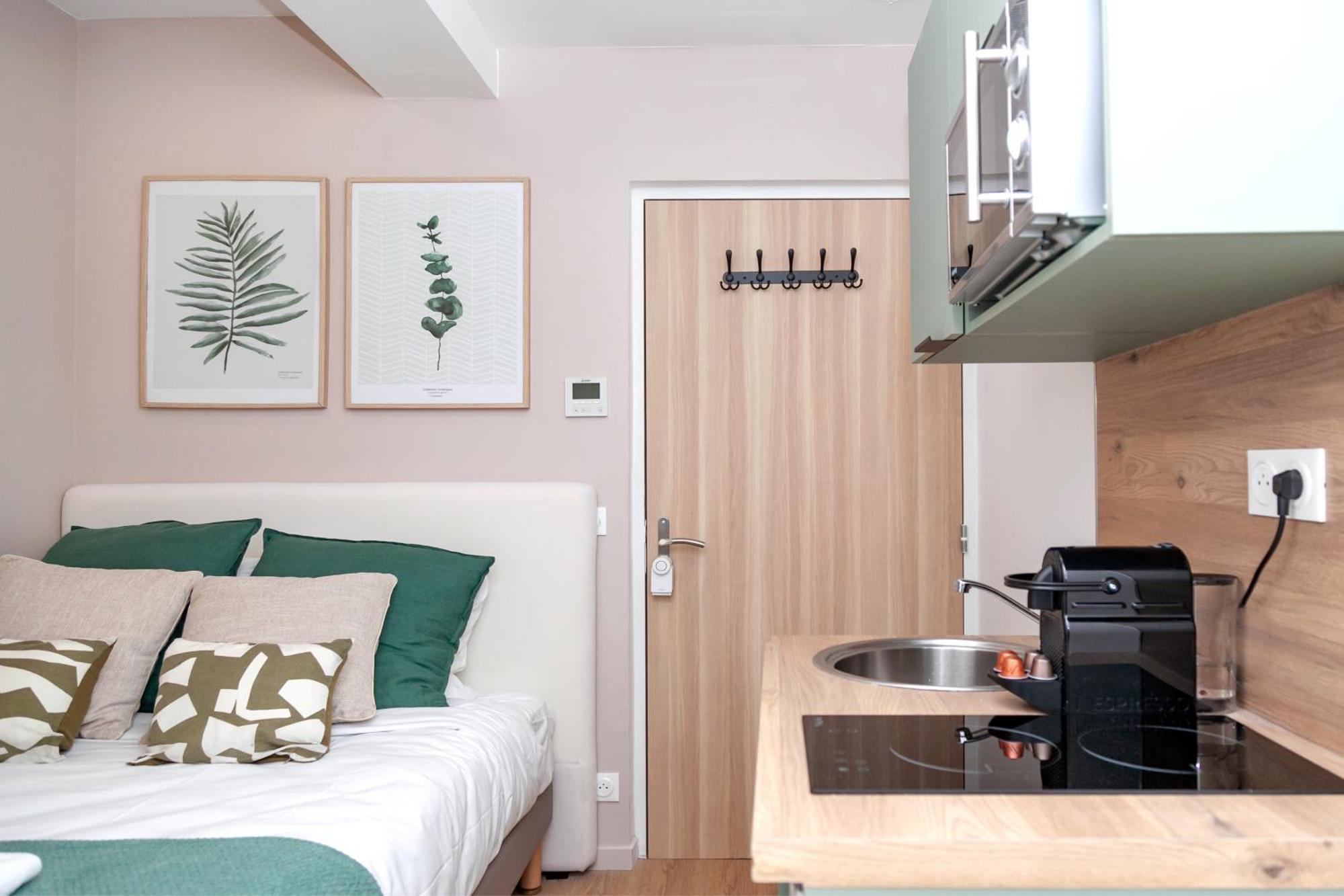 Apartment Nets - Buttes Chaumont D