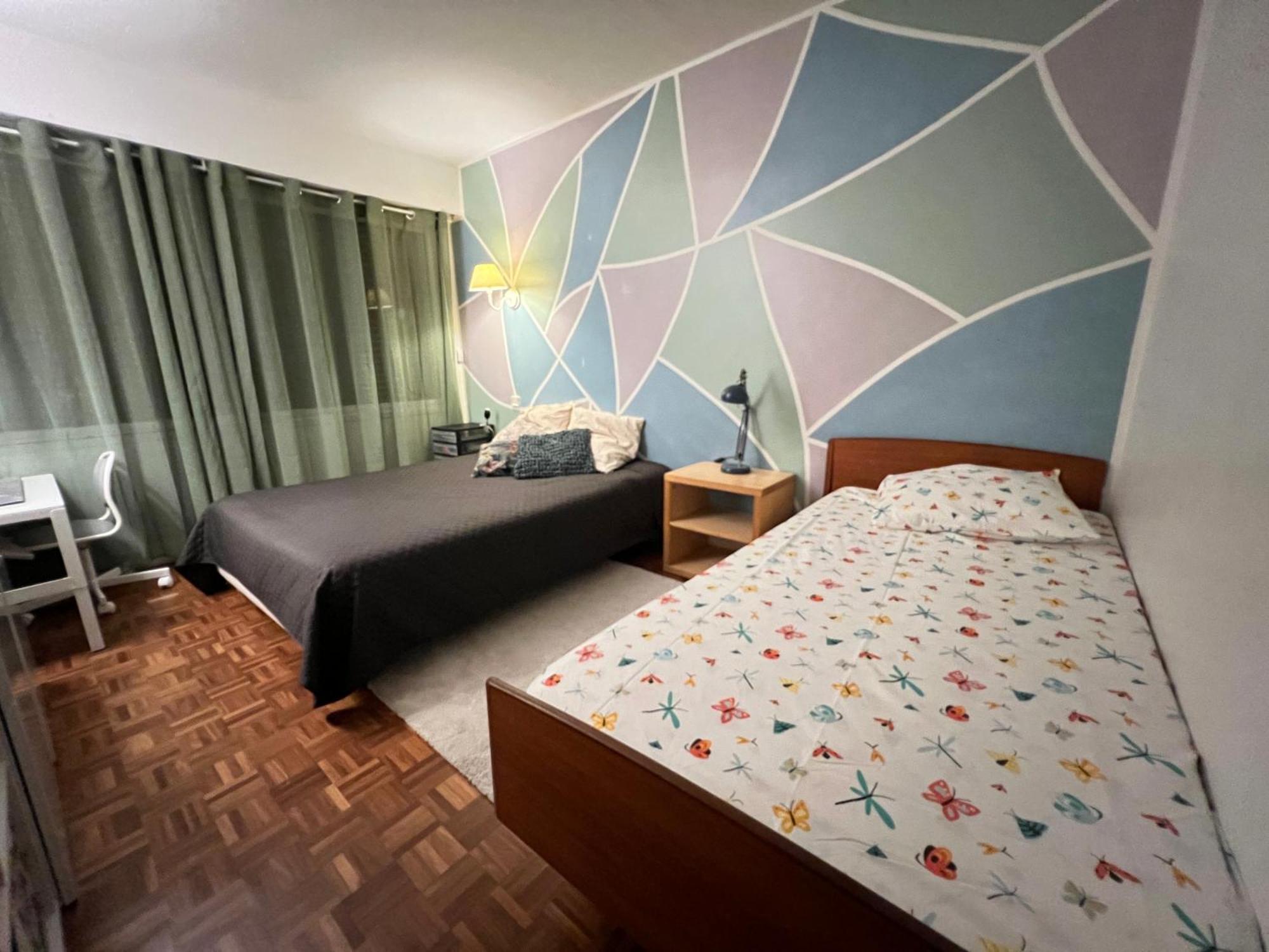 Apartment Grand Avec Balcon Et Parking Gratuit Sur Place