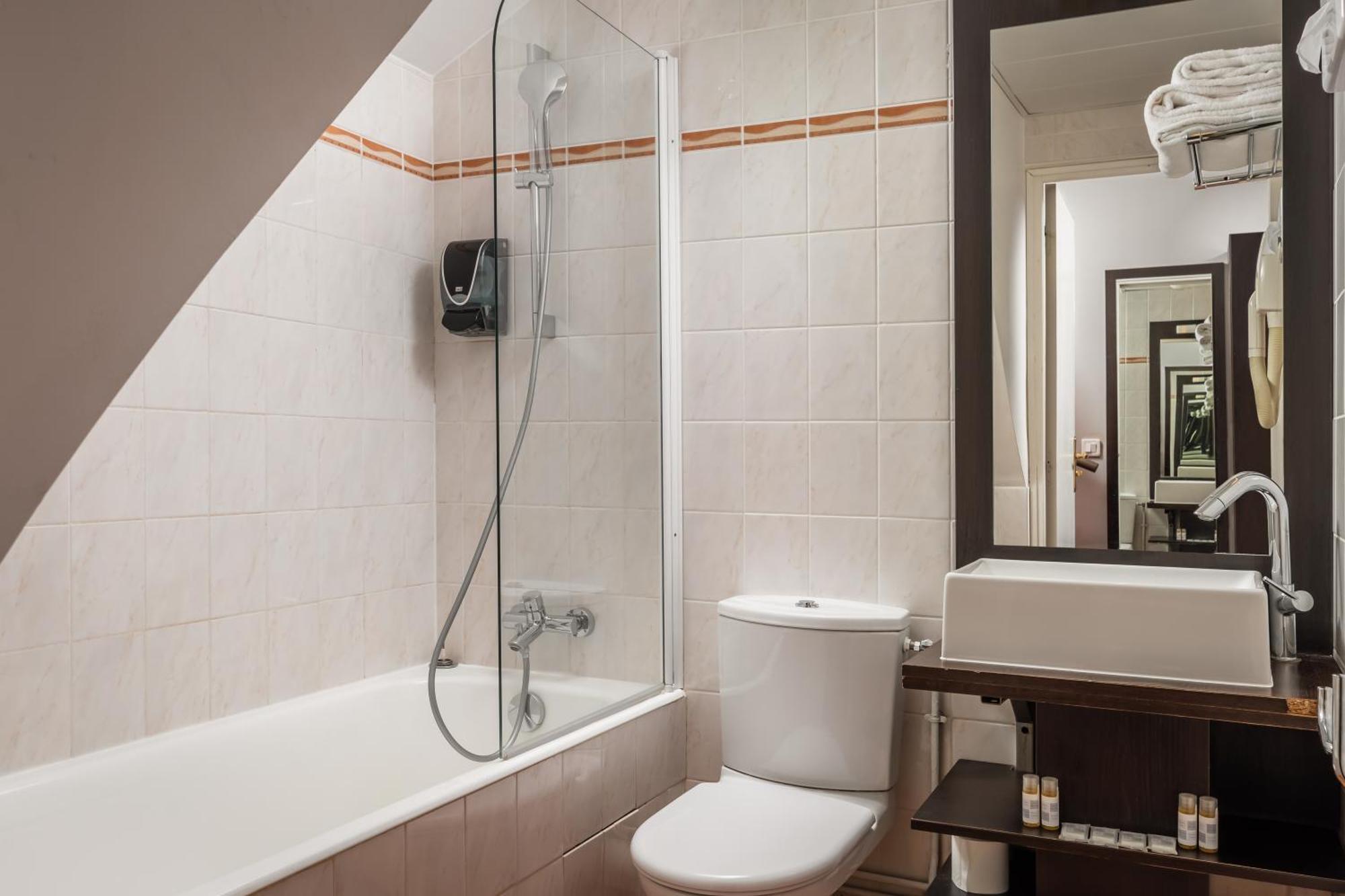 Hotel Des Deux Avenues 3*