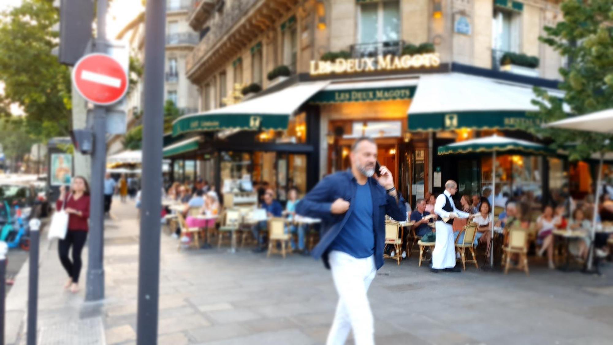 Stuning Place ,gare Montparnasse ,center ,front Of Metro