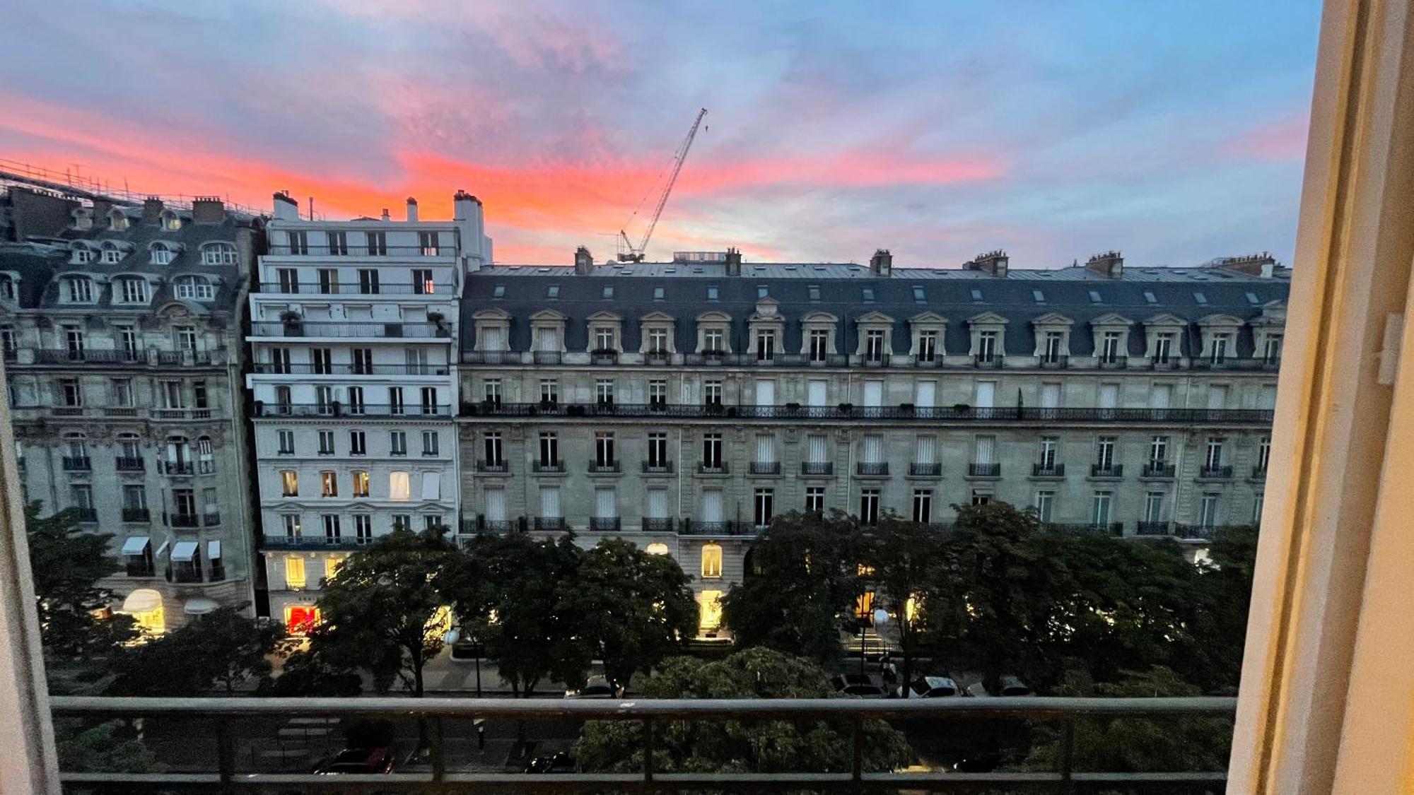 Apartment Chanel Avenue Montaigne & Elysees 4 Guests *