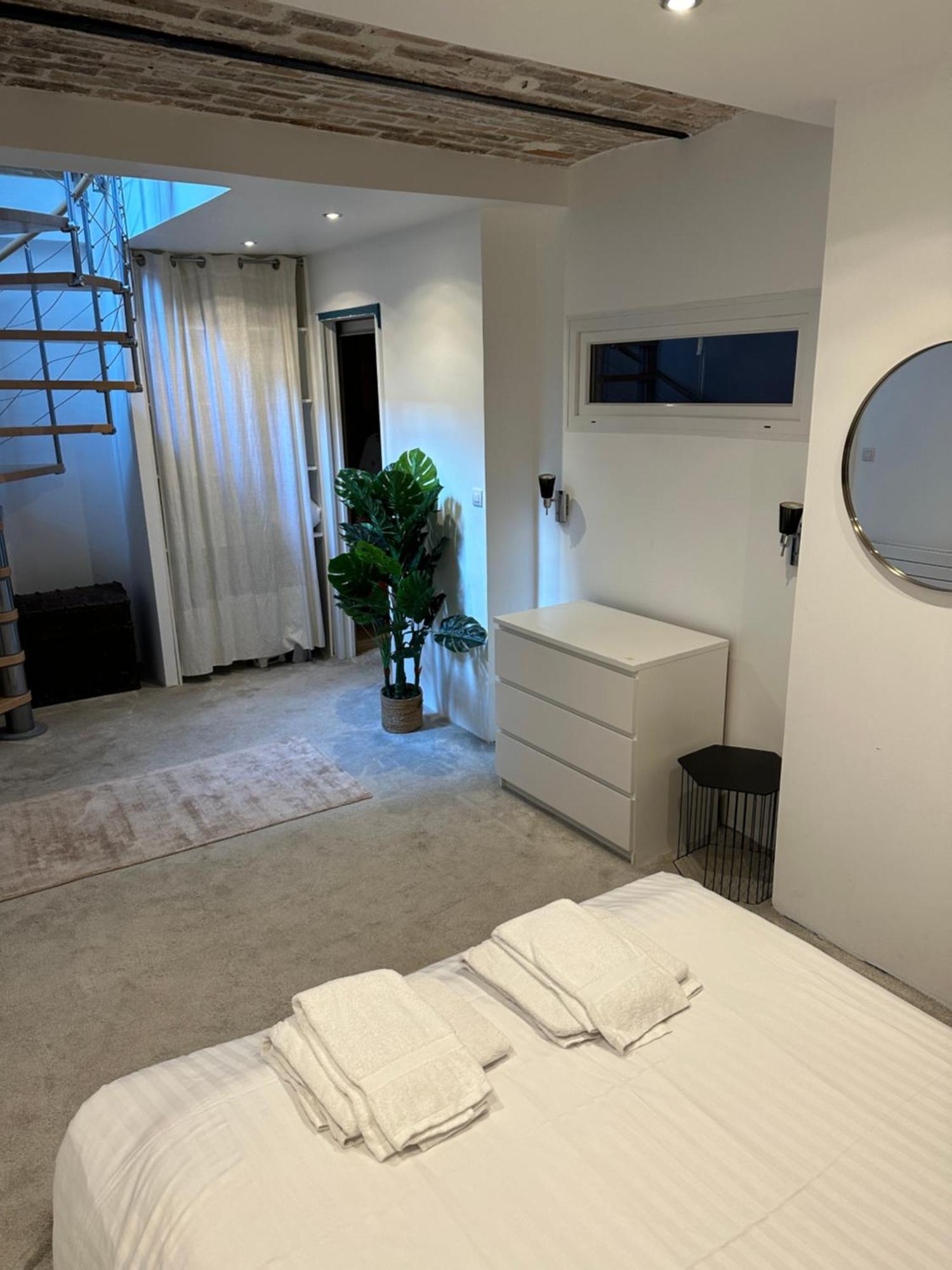 Canal Saint Martin Apartment Paris
