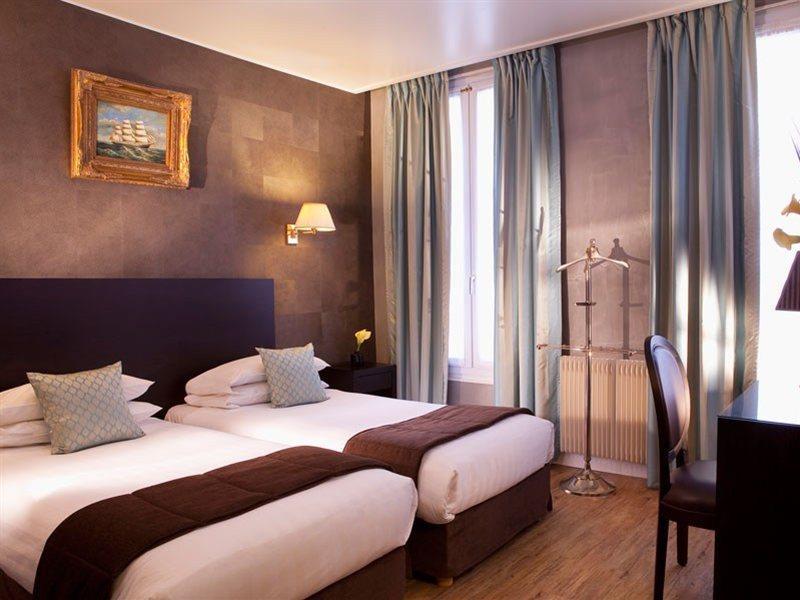 Hotel Plaza Elysées