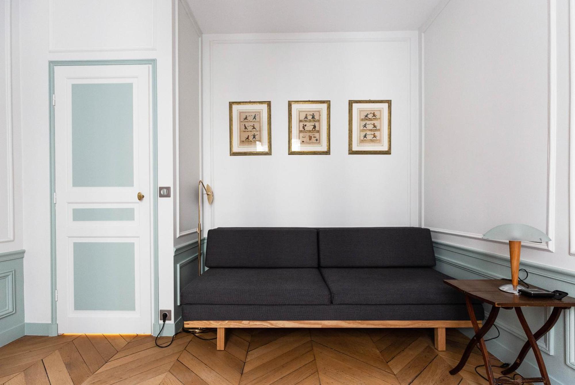 Apartment Veeve - Classical Features In The 9th