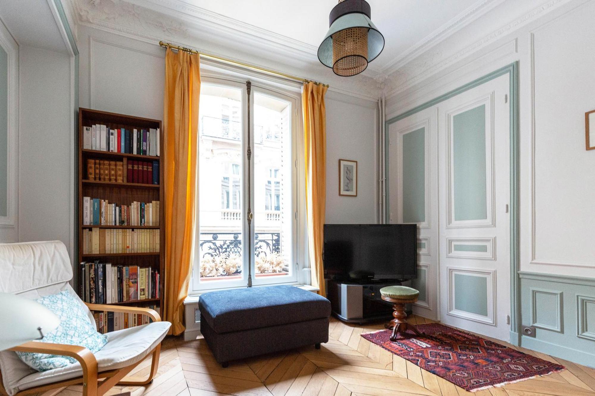 Appartement Veeve - Classical Features In The 9th *