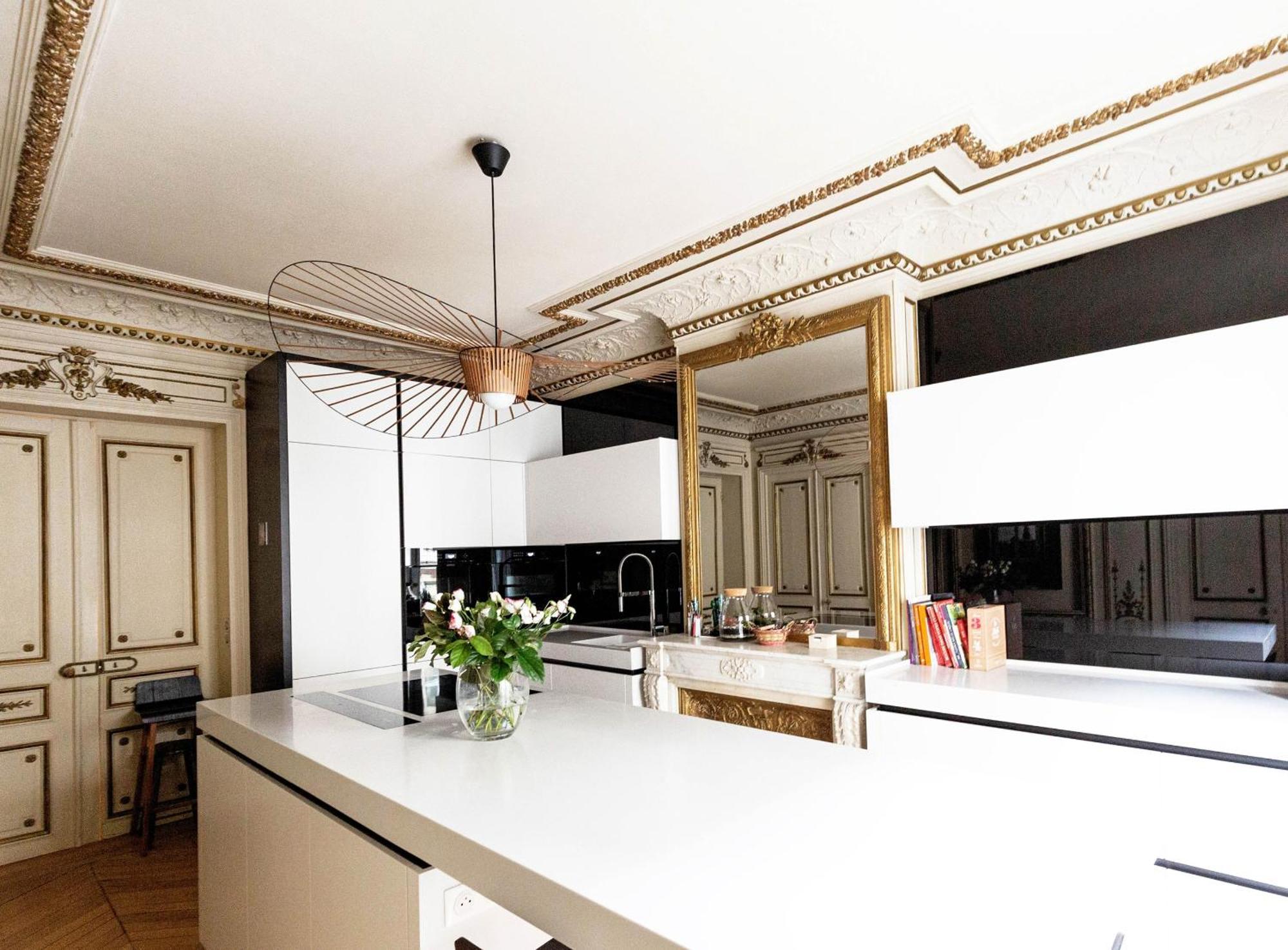 Apartment Veeve - Classical Features In The 9th *