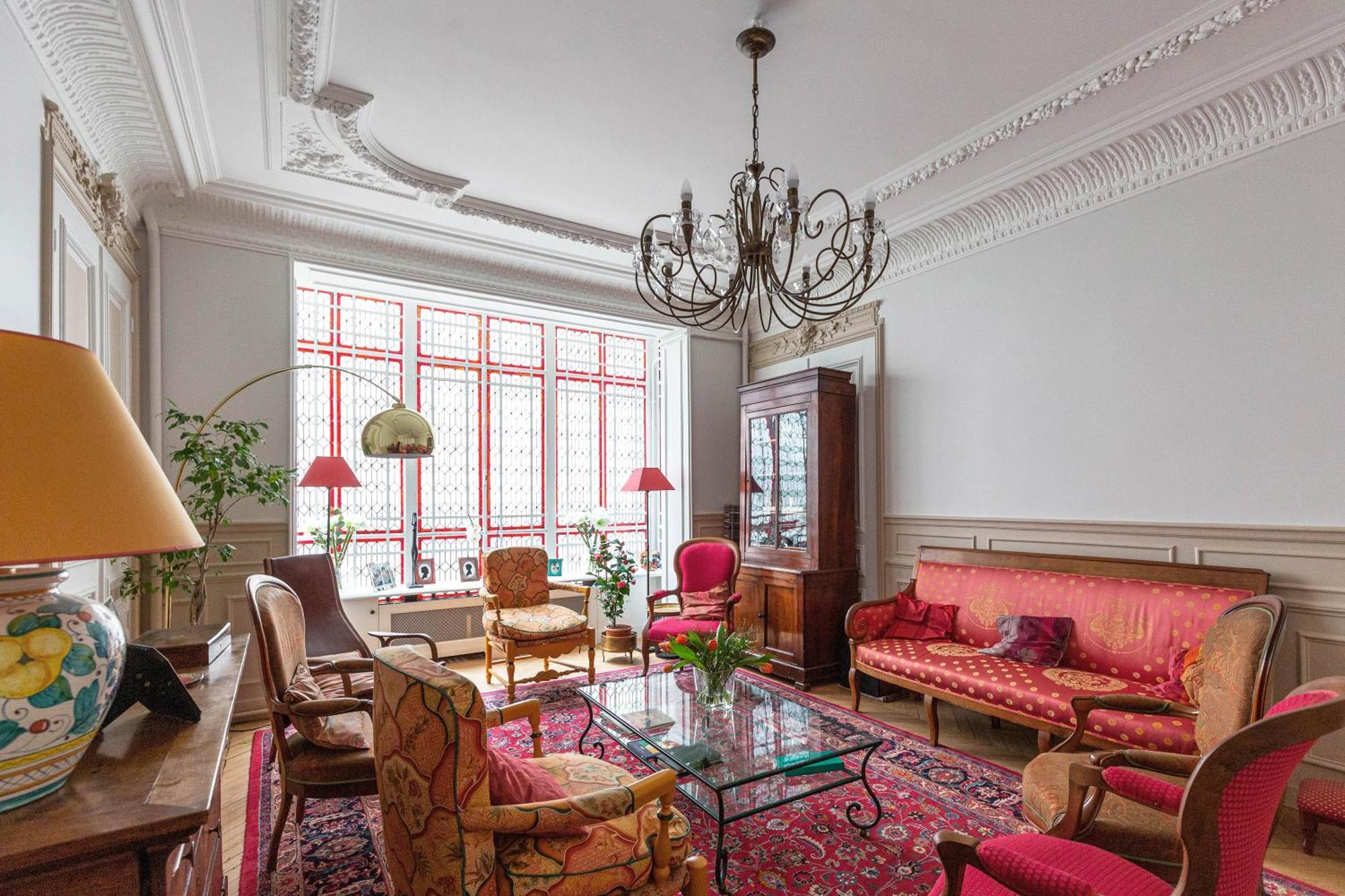 Apartment Veeve - Classical Features In The 9th