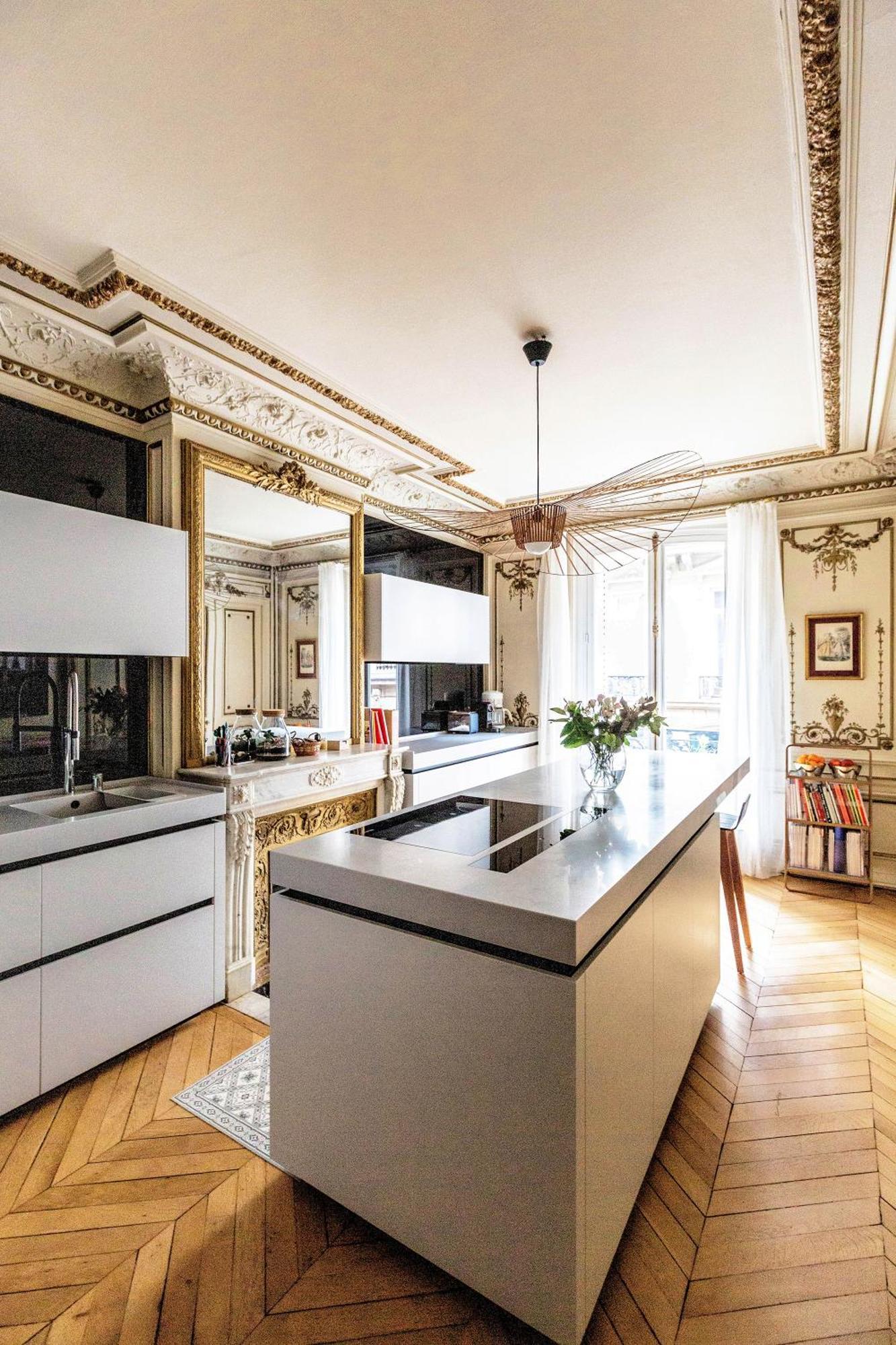 Veeve - Classical Features In The 9th Apartment Paris