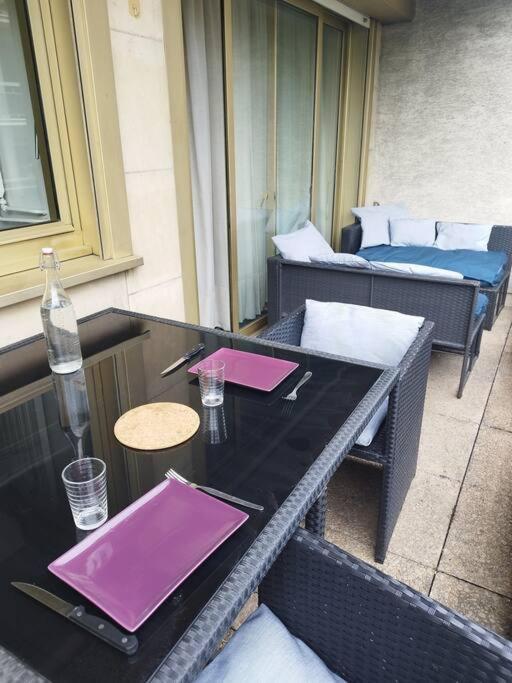 Avec Tres Grande Terrasse. Marais Apartment *