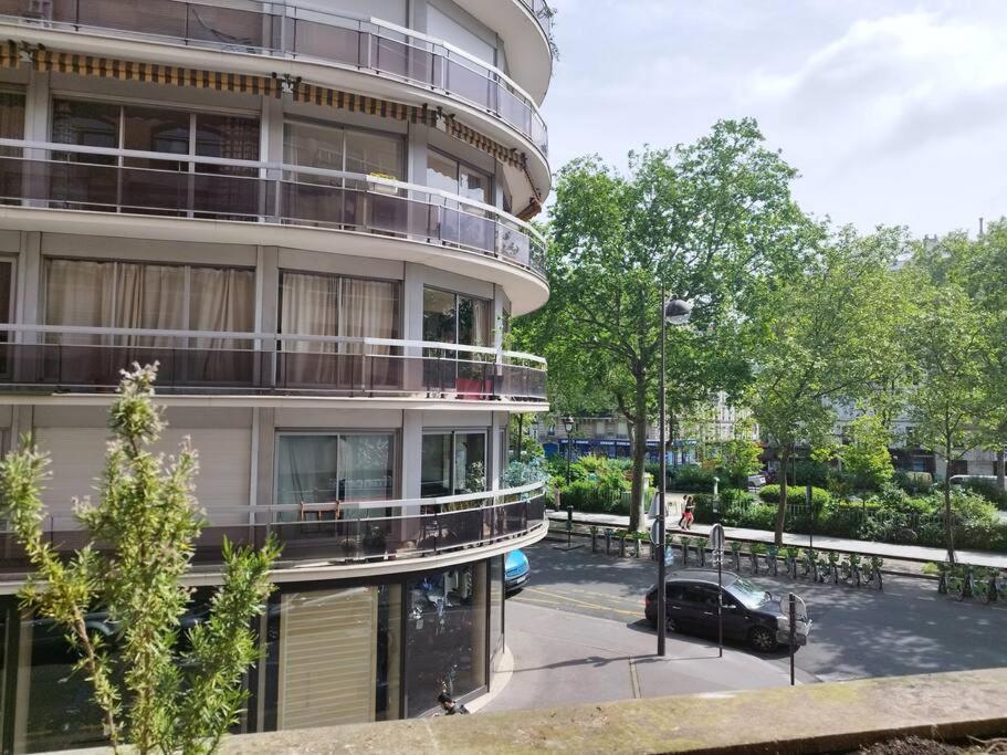 Avec Tres Grande Terrasse. Marais Paris