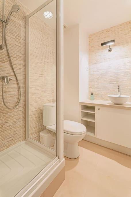 Apartment Renovated Design In Montparnasse *