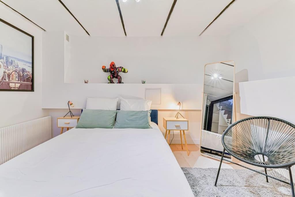 Apartment Renovated Design In Montparnasse