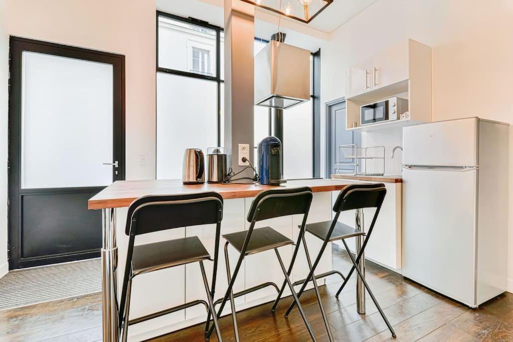 Renovated Design In Montparnasse Apartment