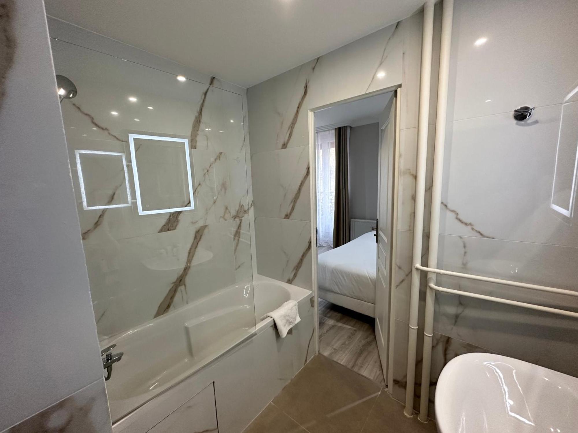 Riviera Renovated 3* Paris