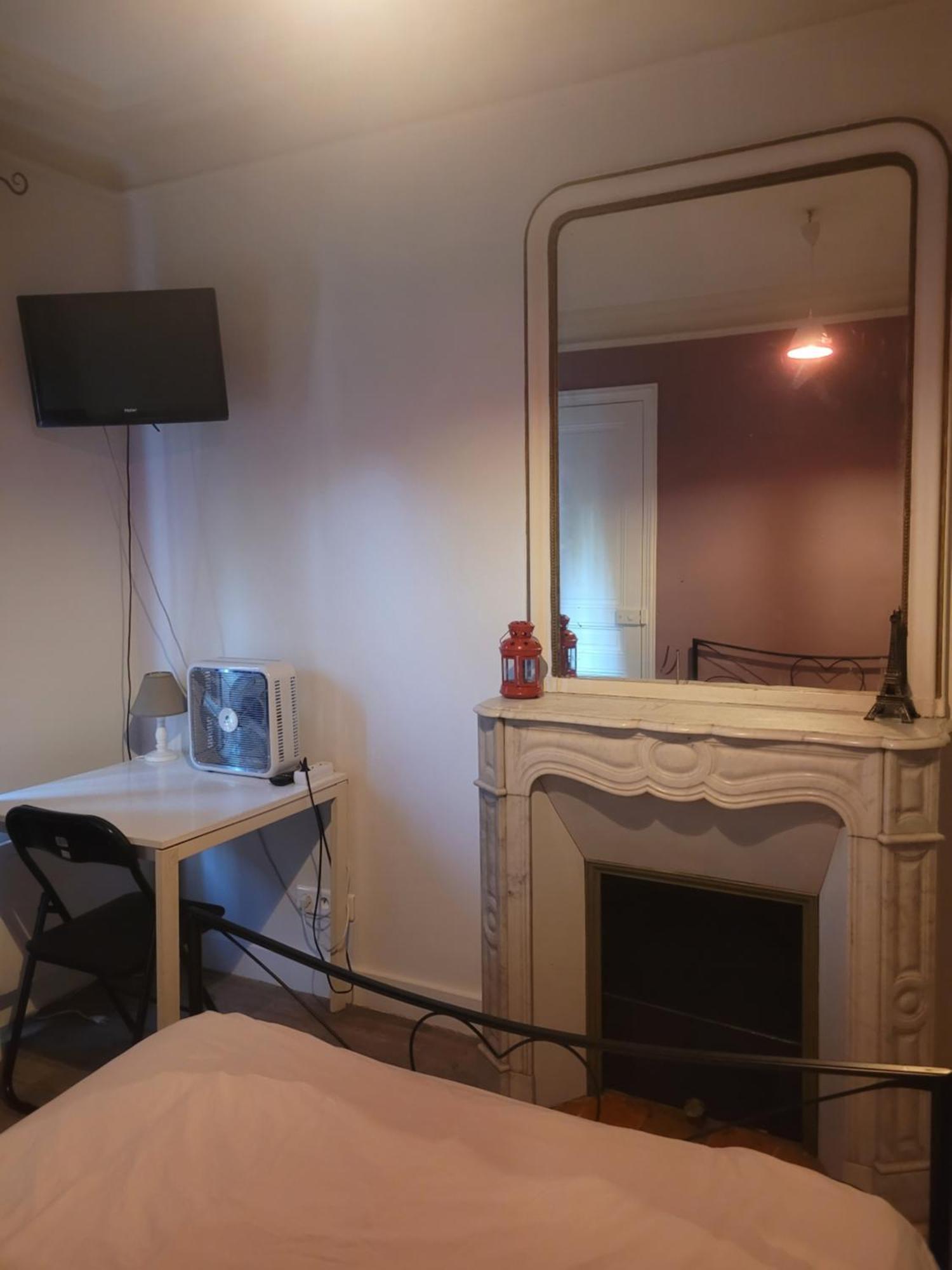 Appartement A Deux Pas De Montmartre *