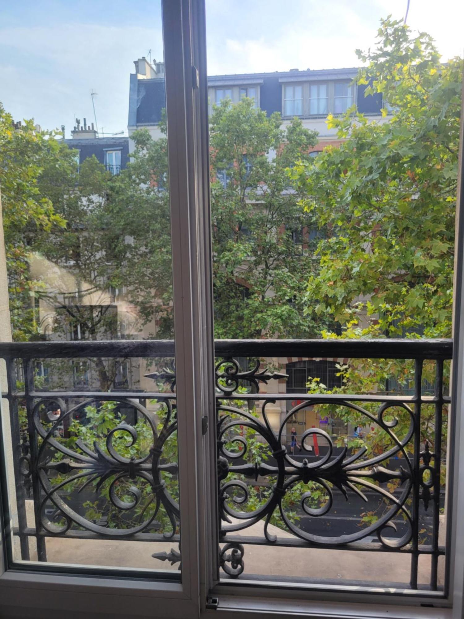 A Deux Pas De Montmartre Paris