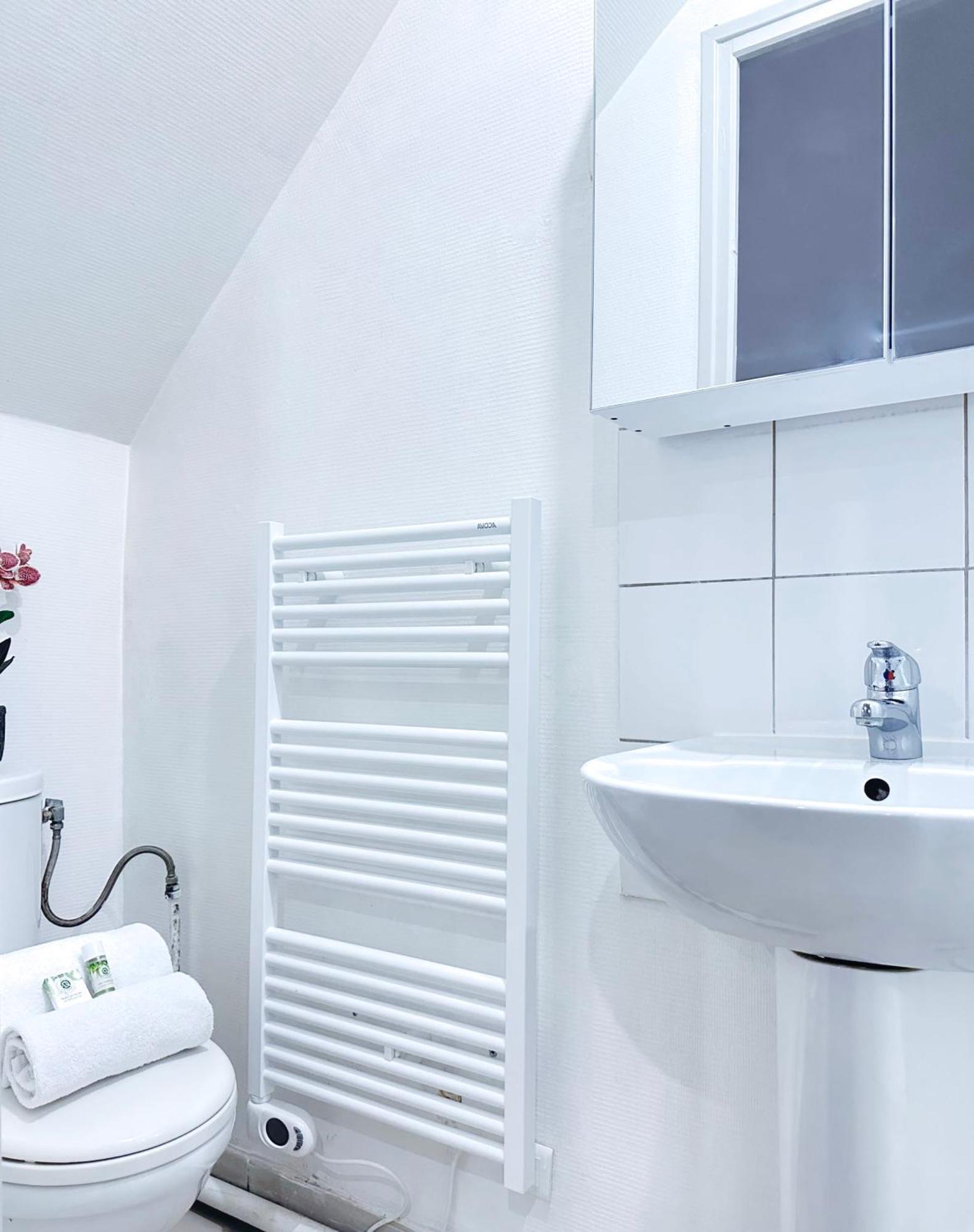5495 - Porte De Versailles- Studio Spacieux * Paris