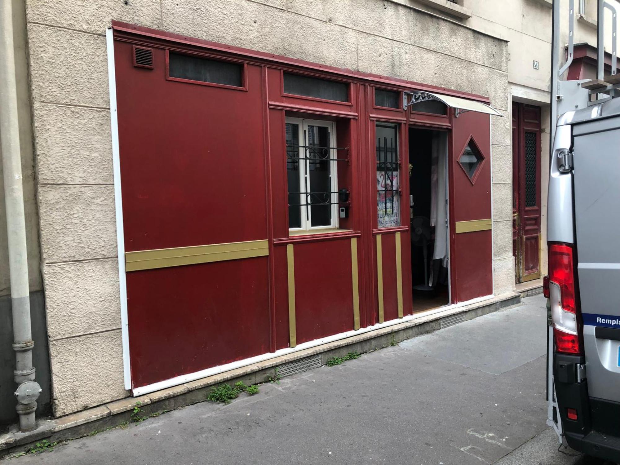 Guesthouse Familial Pour 2,3,4 Personnes De 44M2- Accessible Handic -Rez De Chaussee-Vues Sur Rue Et Patio Prive - Sejour, Chambre Separee-Cuisine,Salle De Bain,Lit Double Et Canape-Lit 2Pers-Entree De La Rue Berzelius-5 Minutes Du Metro Brochant-Lig Appartement