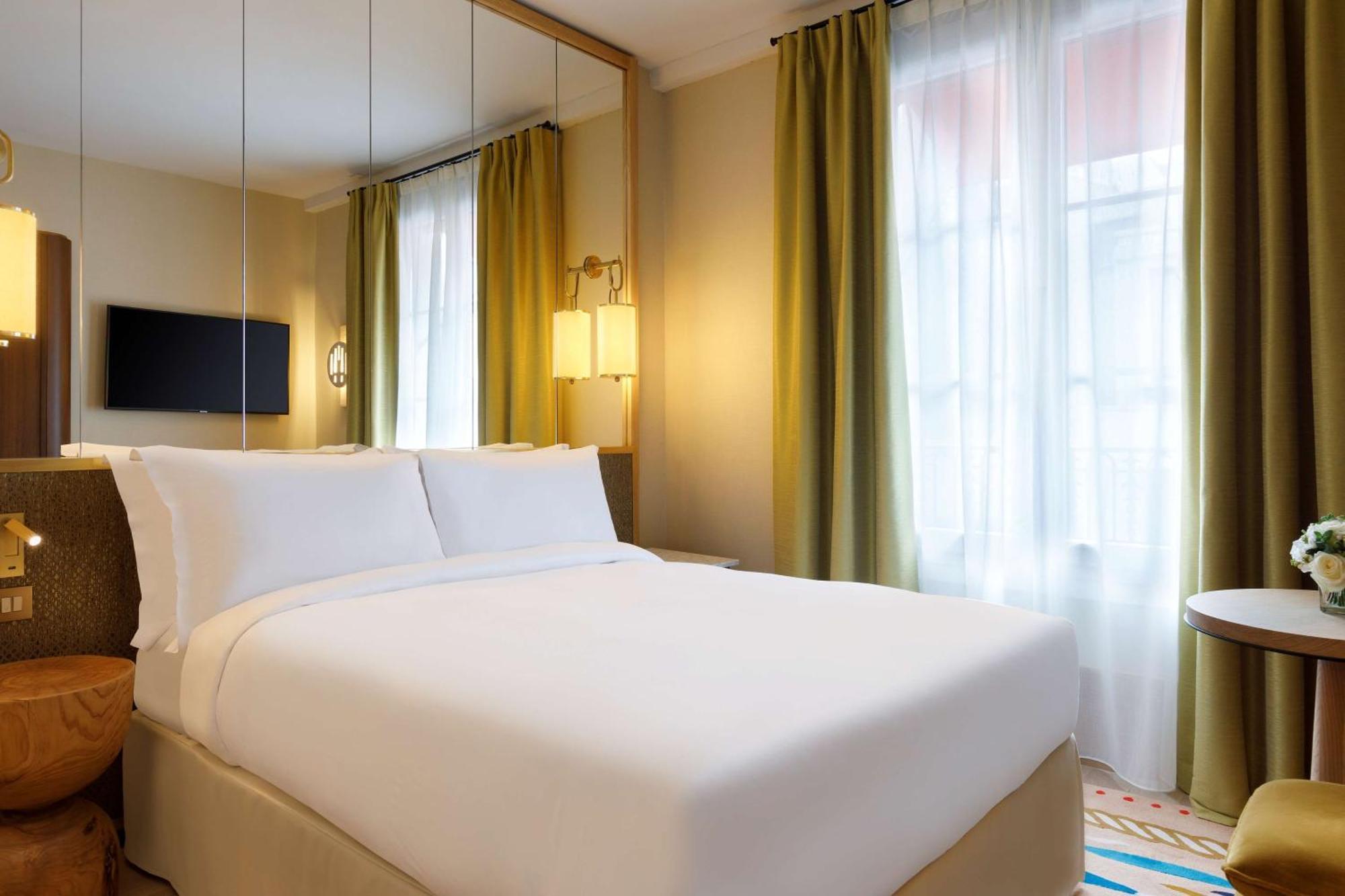 Le Belgrand Champs Elysees, Tapestry By Hilton Paris