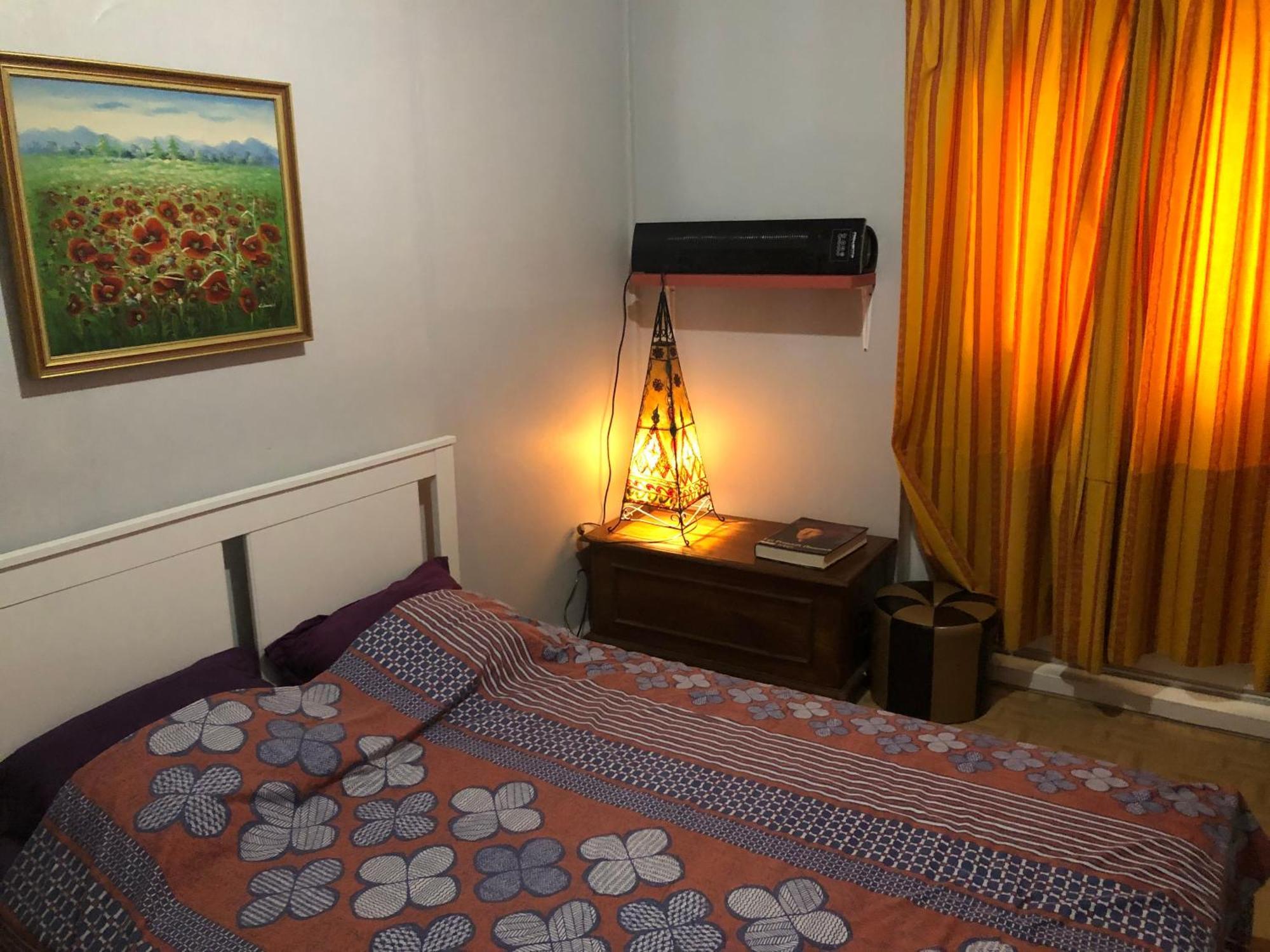 Guesthouse Familial Pour 2,3,4 Personnes De 44M2- Accessible Handic -Rez De Chaussee-Vues Sur Rue Et Patio Prive - Sejour, Chambre Separee-Cuisine,Salle De Bain,Lit Double Et Canape-Lit 2Pers-Entree De La Rue Berzelius-5 Minutes Du Metro Brochant-Lig Paris