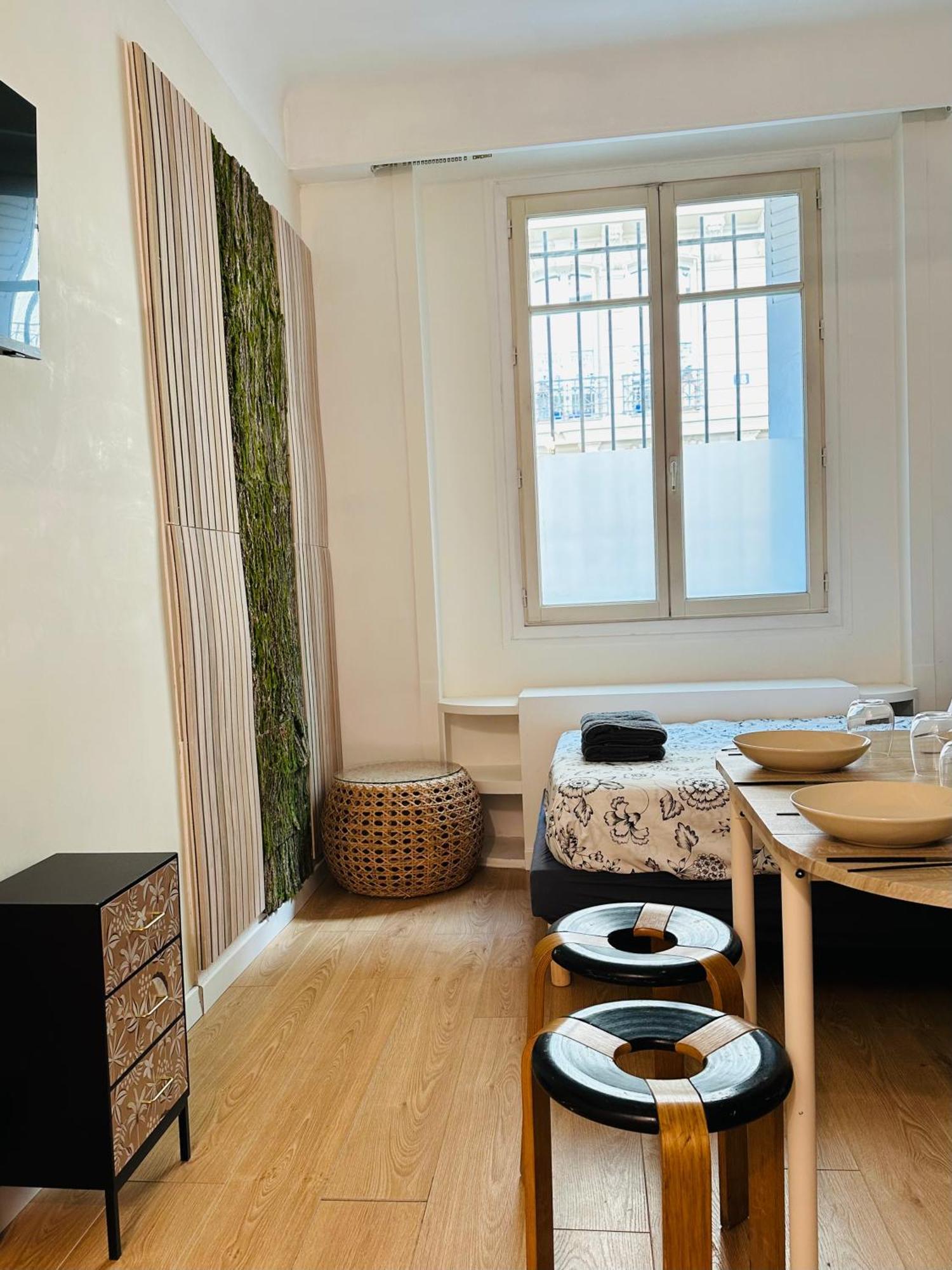 Arc De Triomphe -marie Antoinette Garden Apartment