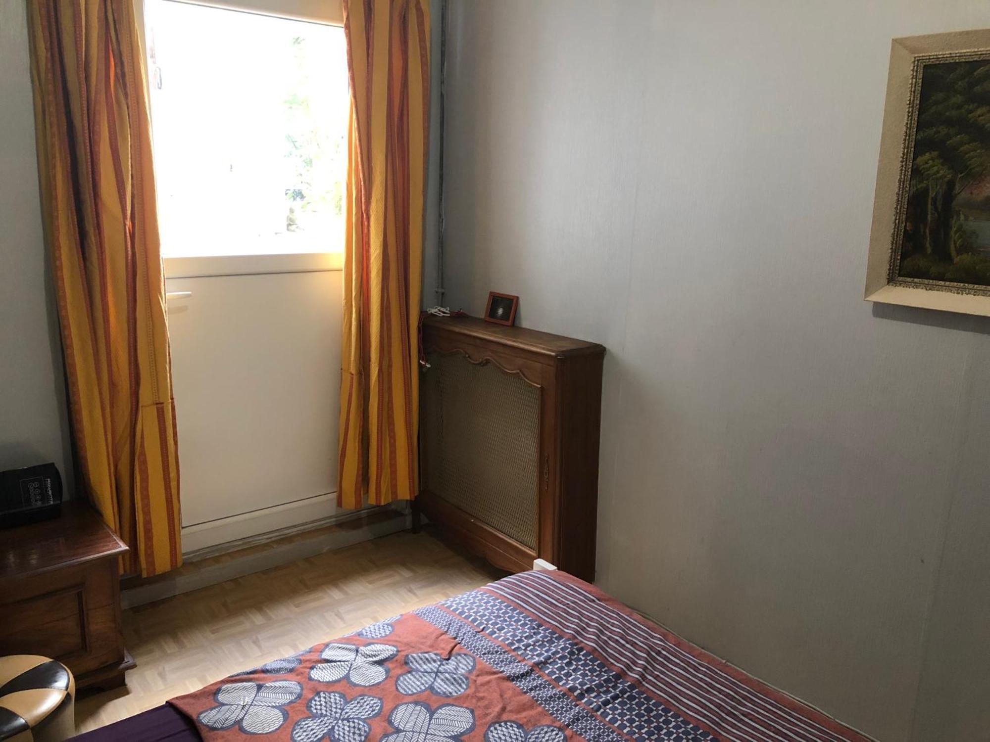 Guesthouse Familial Pour 2,3,4 Personnes De 44M2- Accessible Handic -Rez De Chaussee-Vues Sur Rue Et Patio Prive - Sejour, Chambre Separee-Cuisine,Salle De Bain,Lit Double Et Canape-Lit 2Pers-Entree De La Rue Berzelius-5 Minutes Du Metro Brochant-Lig *