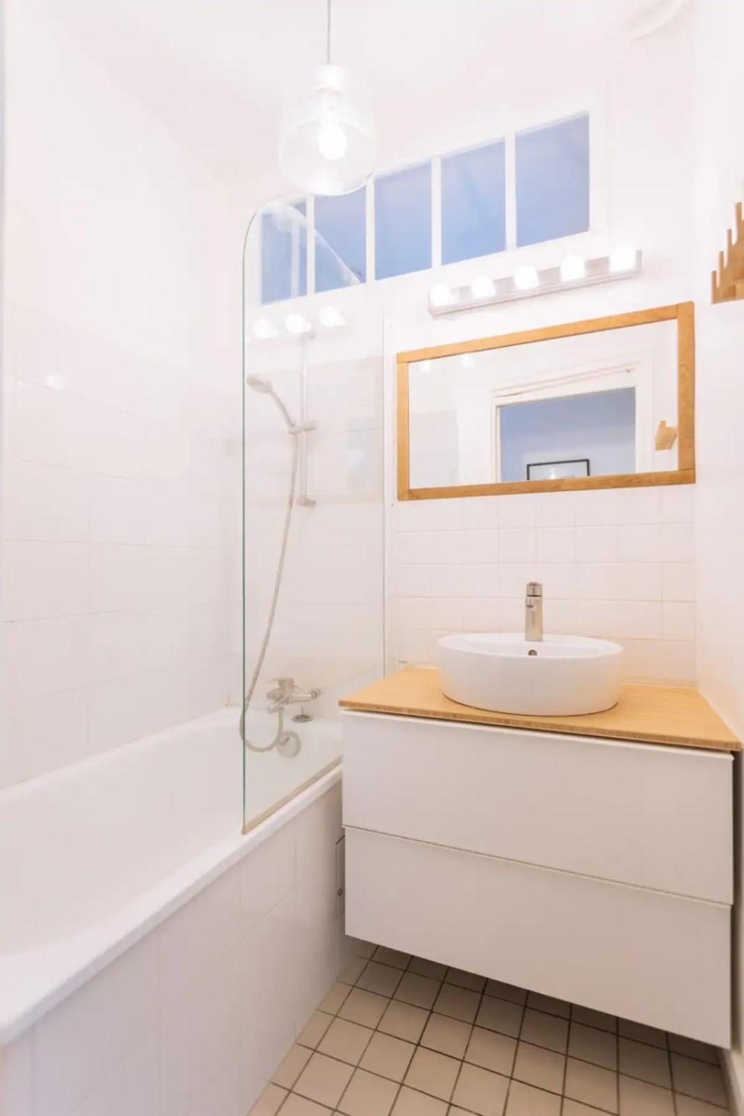 Ideally Located 2bd For 3 With Balcony&view Paris