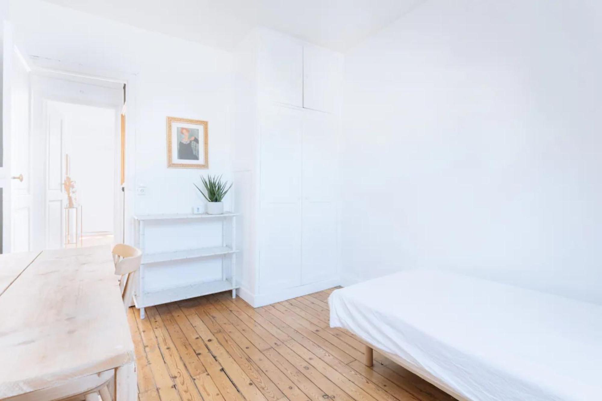 Ideally Located 2bd For 3 With Balcony&view Apartment *