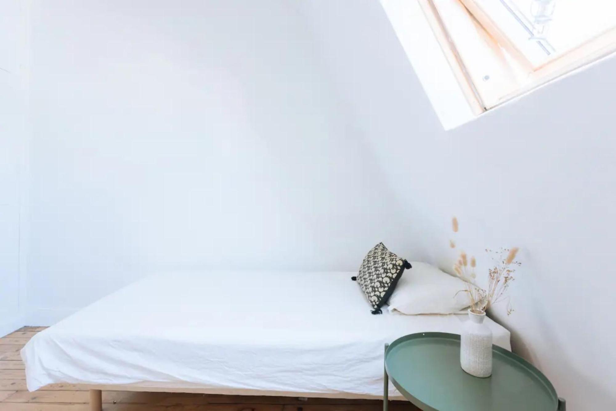 Ideally Located 2bd For 3 With Balcony&view Apartment *