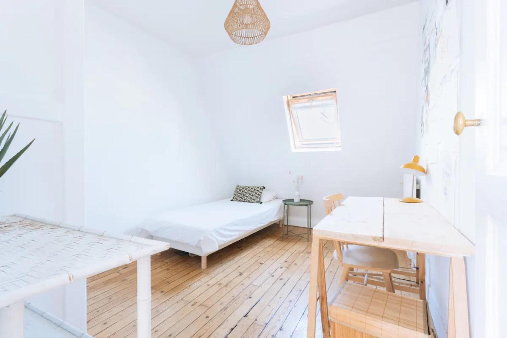 Ideally Located 2bd For 3 With Balcony&view *