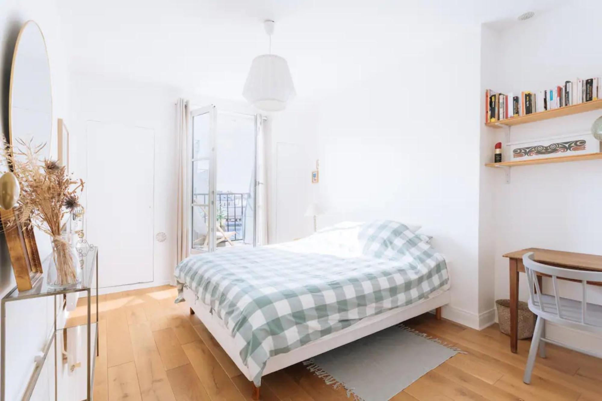 Ideally Located 2bd For 3 With Balcony&view Apartment Paris
