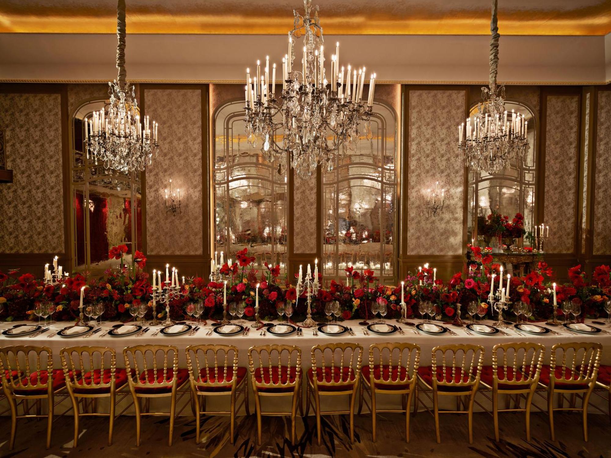 Plaza Athenee - Dorchester Collection Hotel