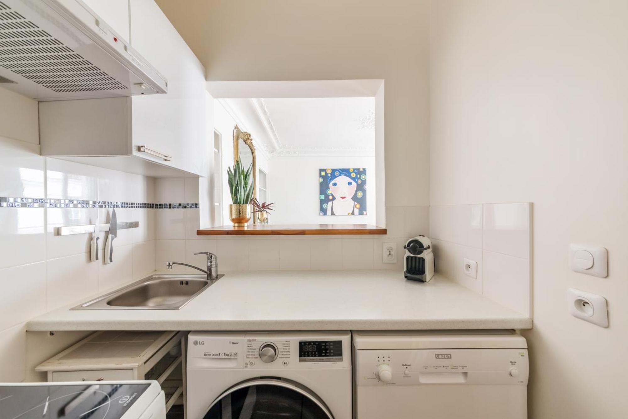 Apartment Bergere Paris